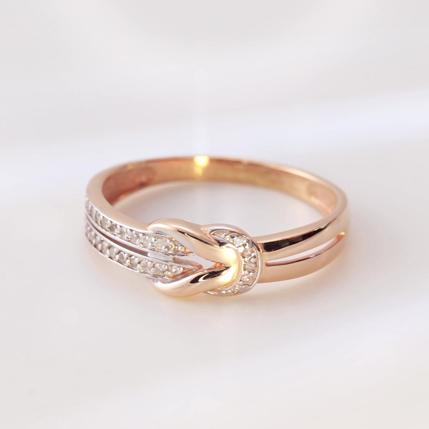 Золотое кольцо с бриллиантами