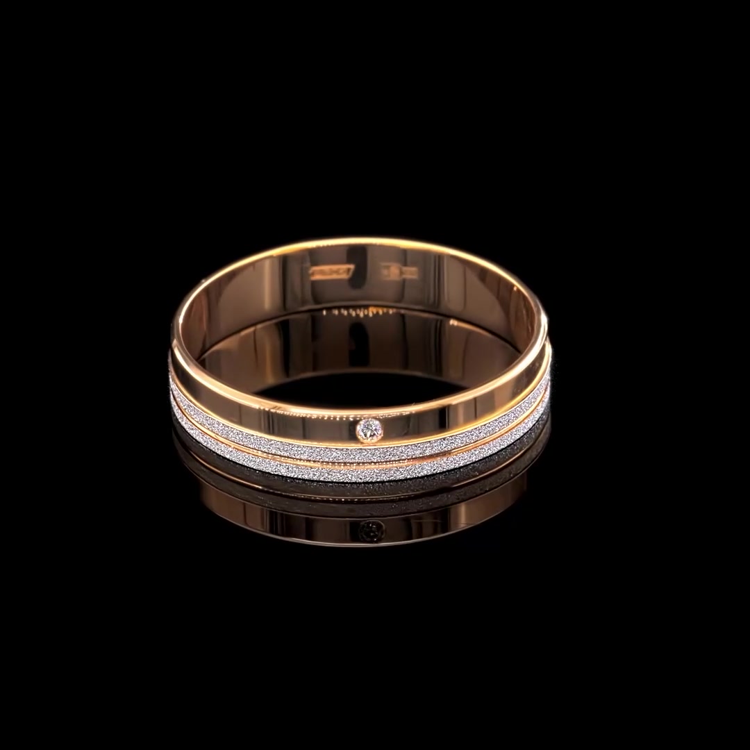 Золотое обручальное кольцо с бриллиантом