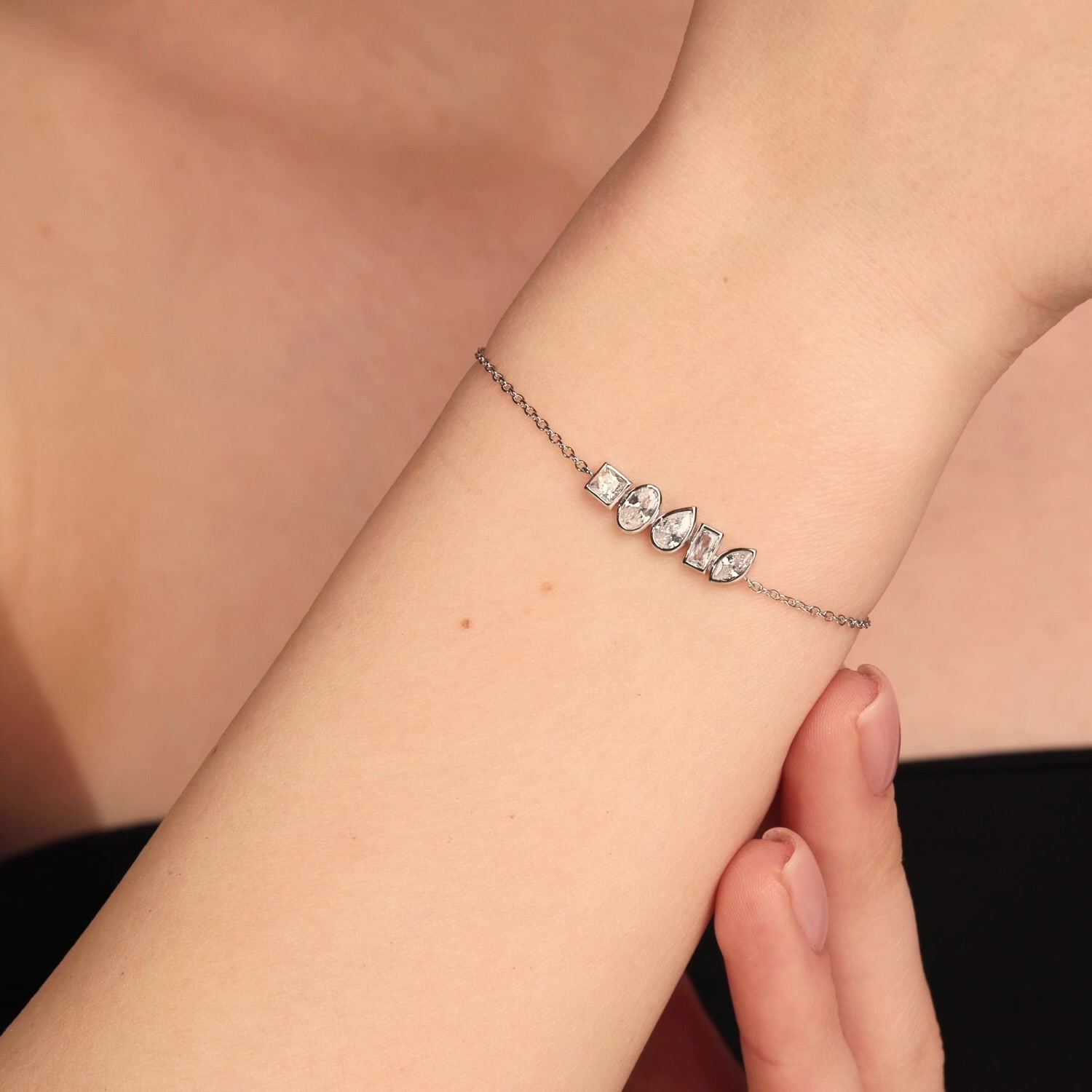 Серебряный браслет с фианитами