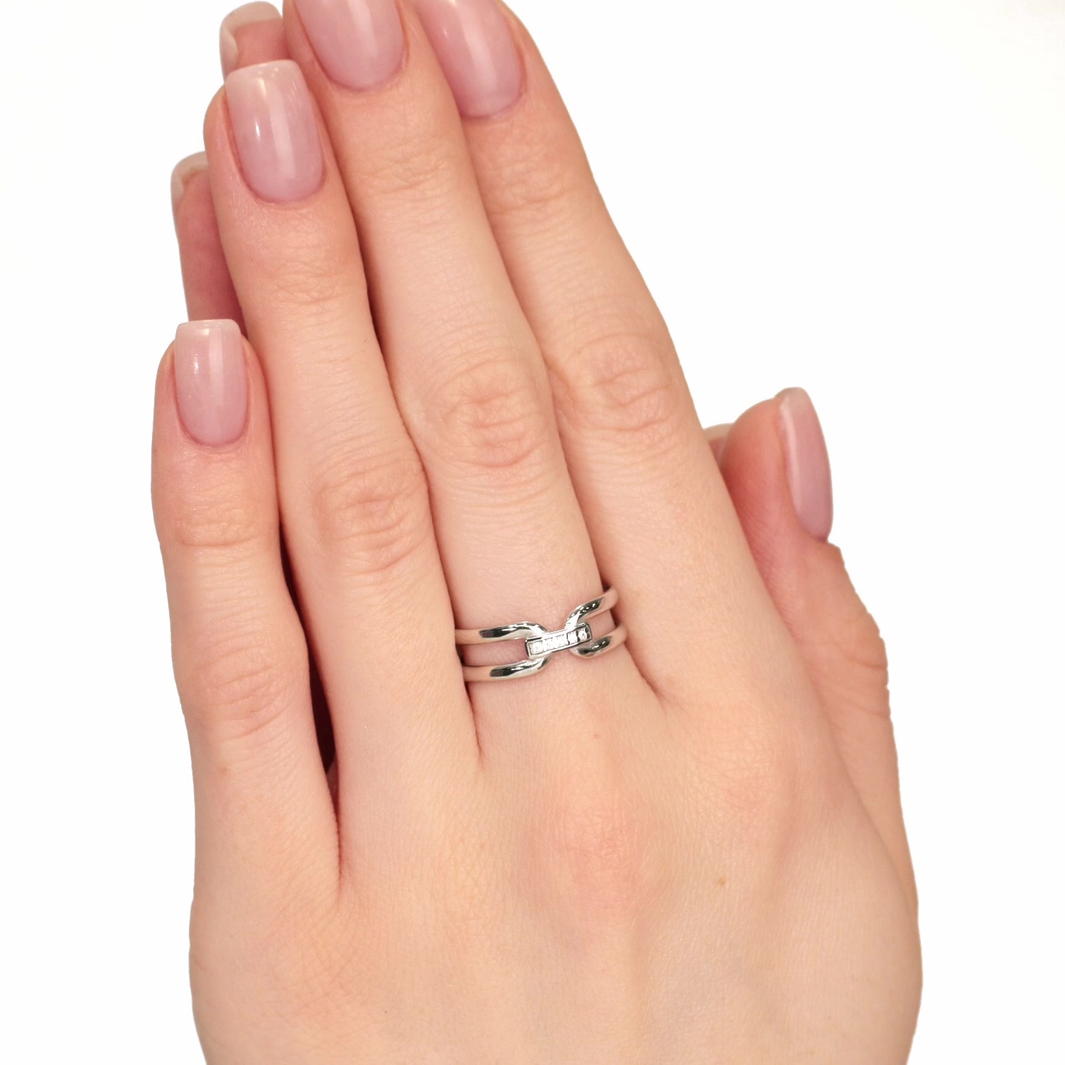 Серебряное кольцо с фианитами