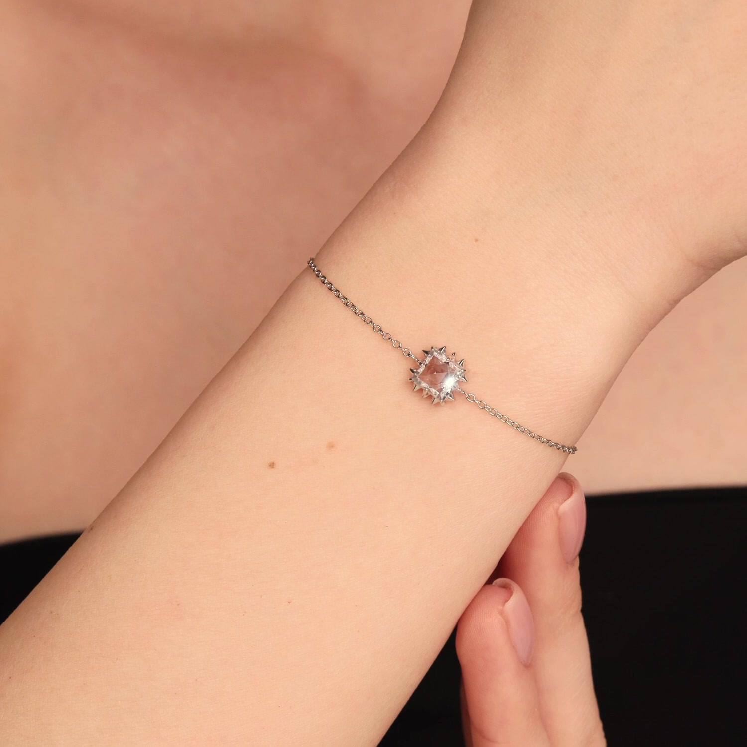 Серебряный браслет с фианитом