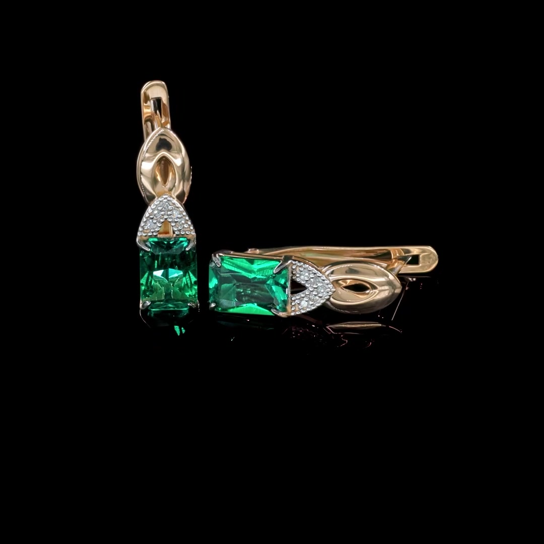 Золотые серьги с изумрудами выращенными и бриллиантами