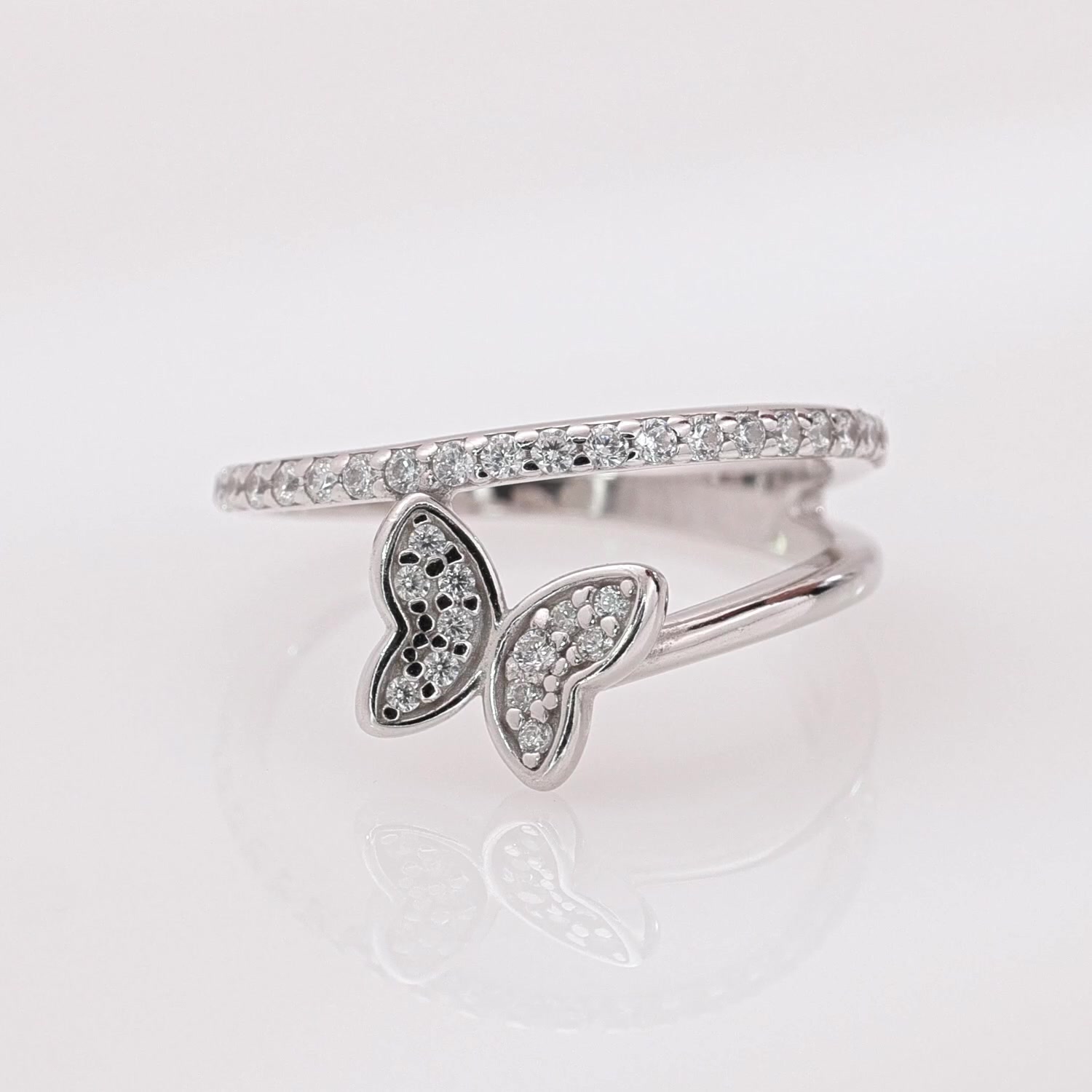 Серебряное кольцо с фианитами