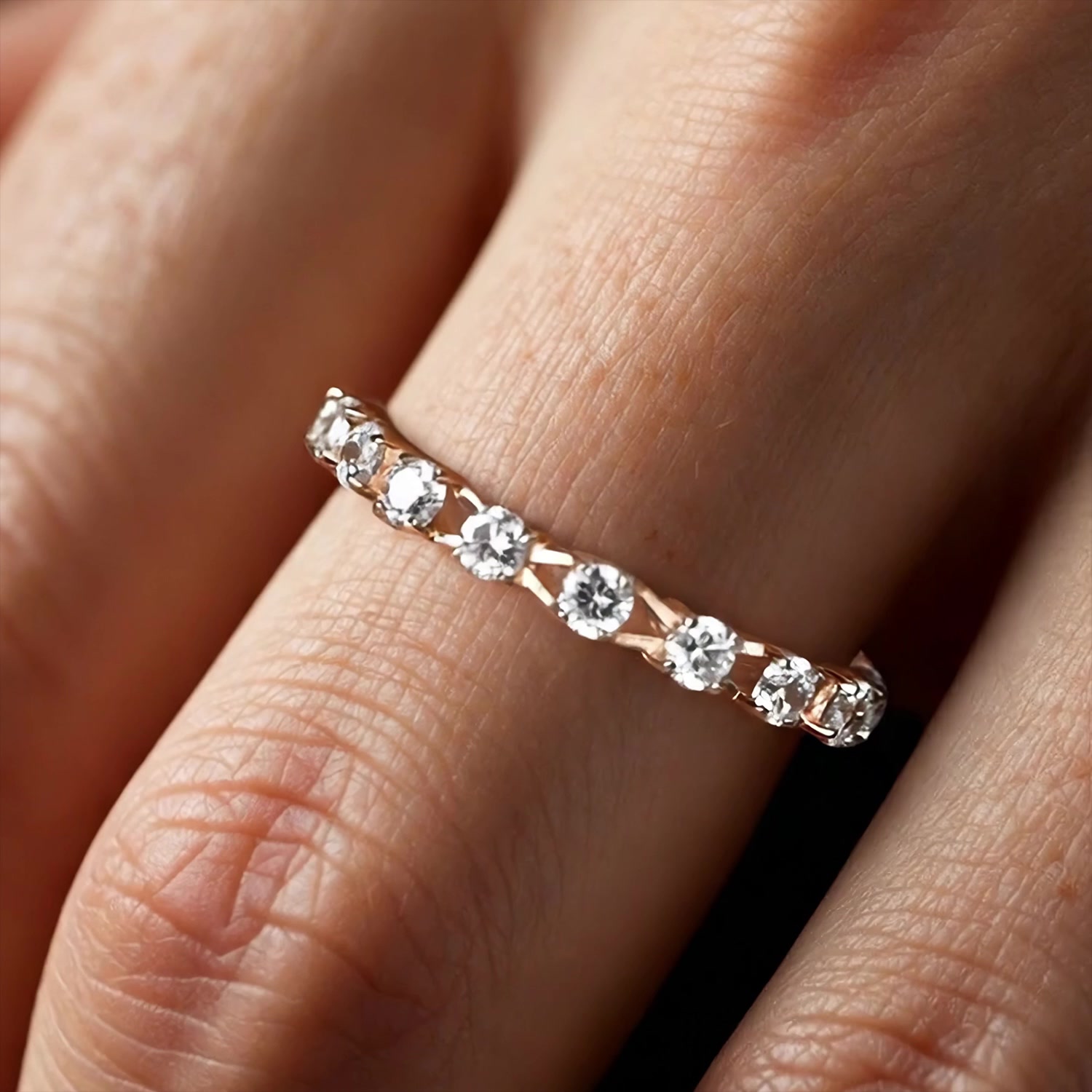 Золотое кольцо с фианитами