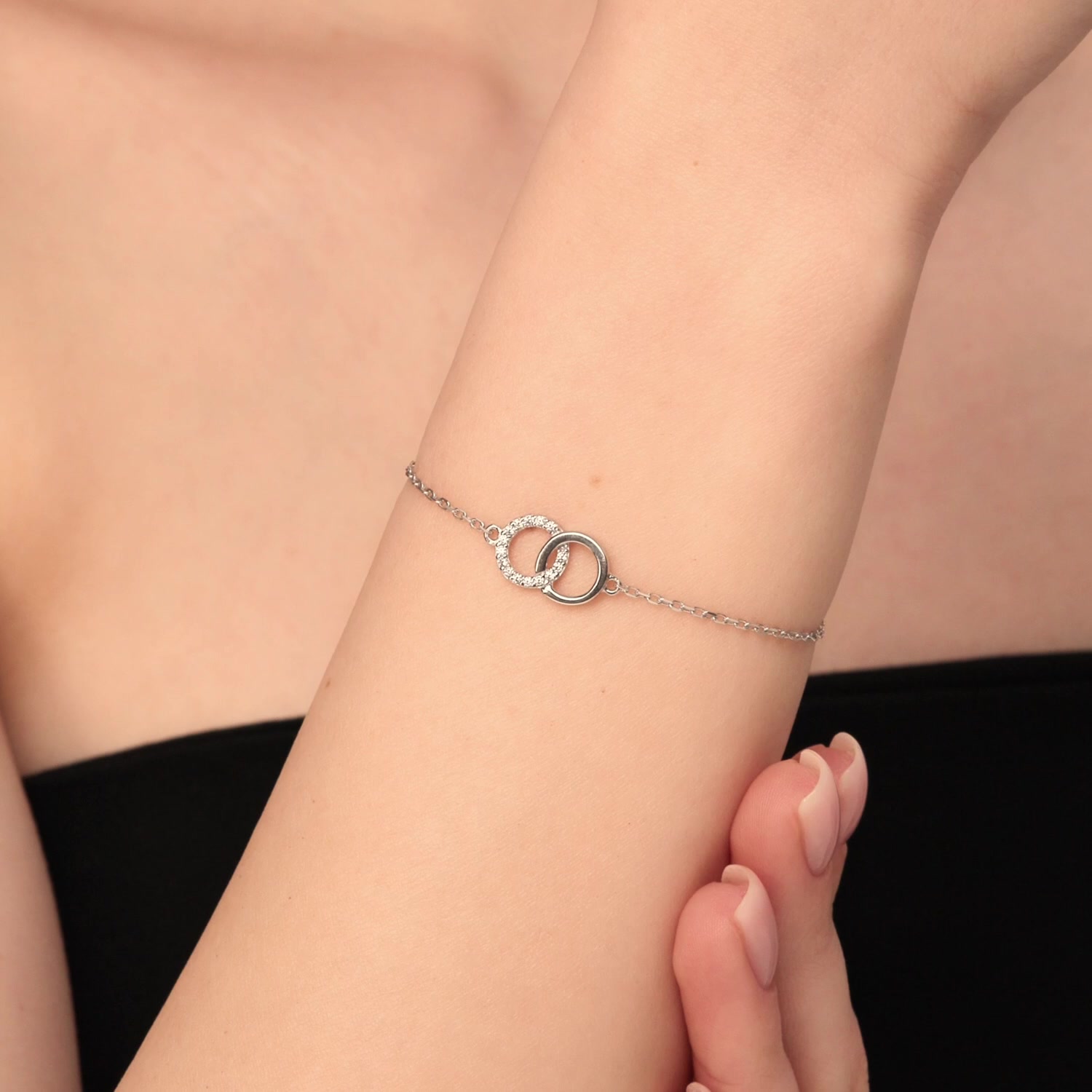 Серебряный браслет с фианитами