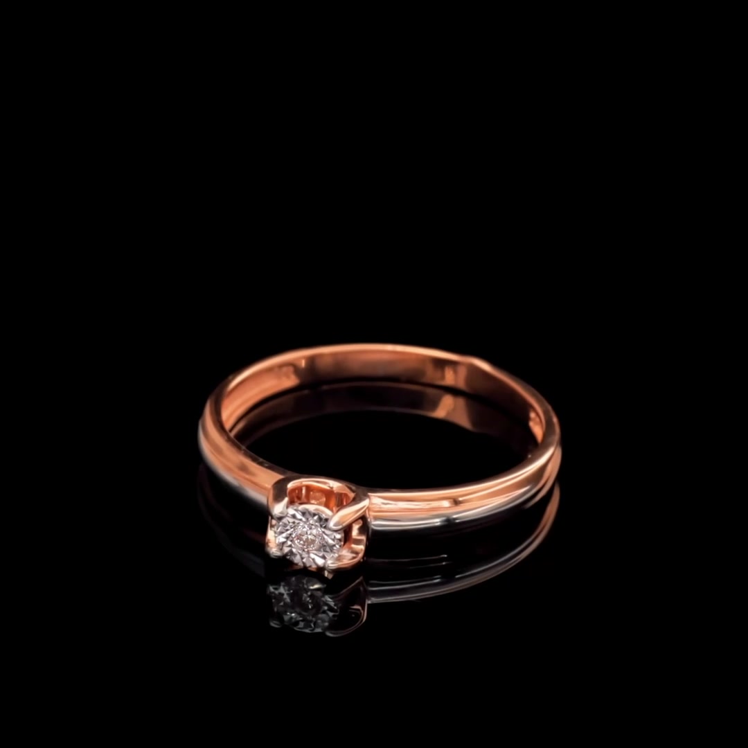 Золотое кольцо с бриллиантом