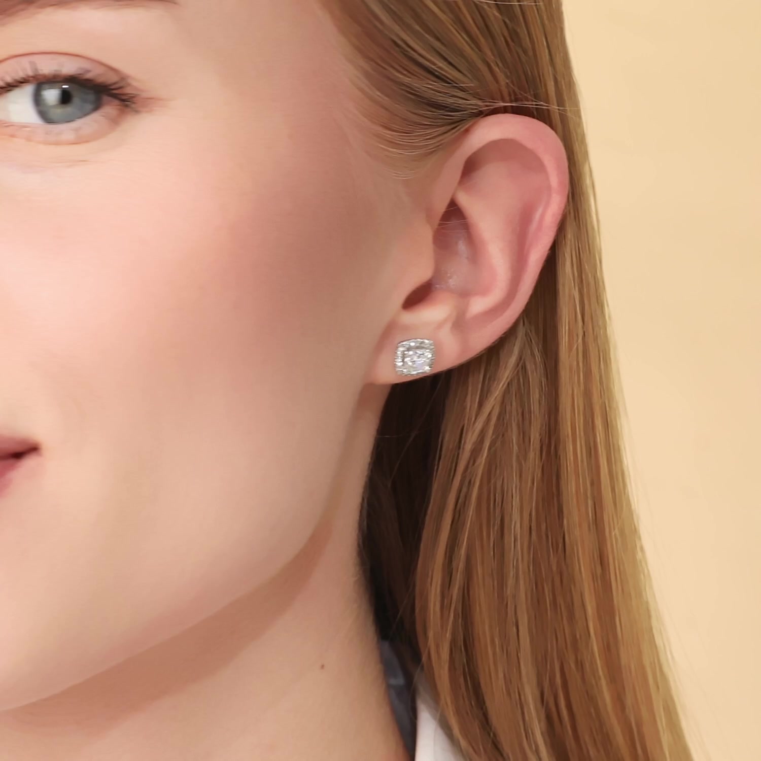 Золотые серьги с бриллиантами выращенными