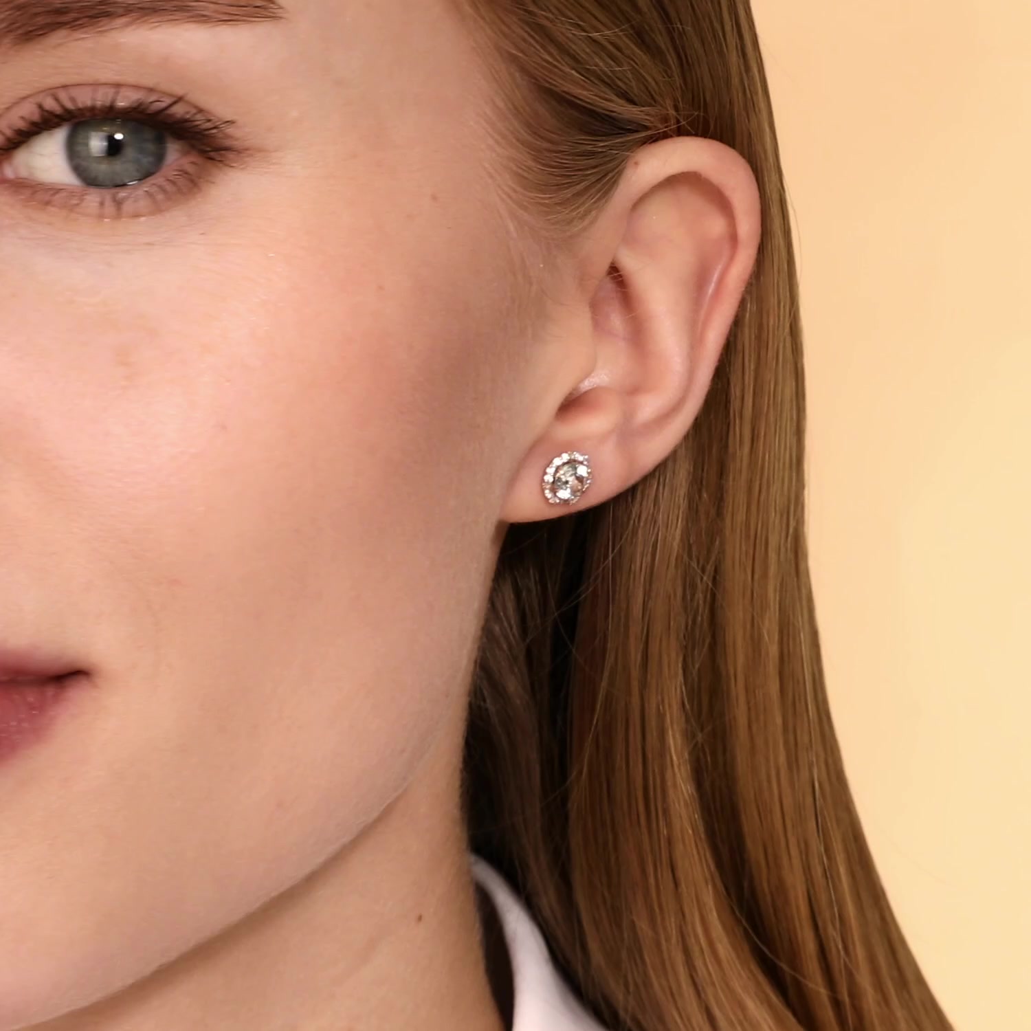 Золотые серьги с топазами Sky и фианитами