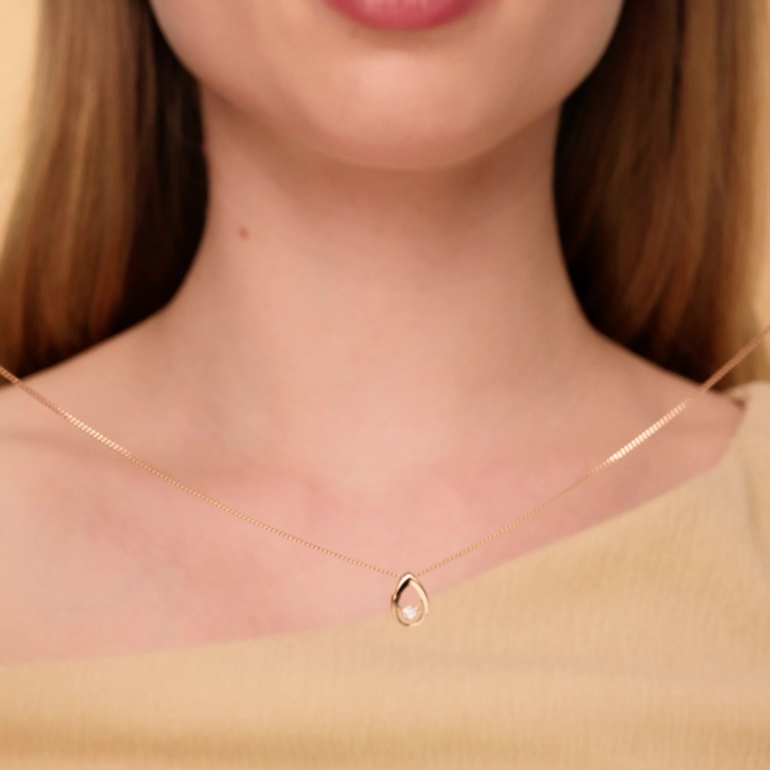 Золотая подвеска с бриллиантами