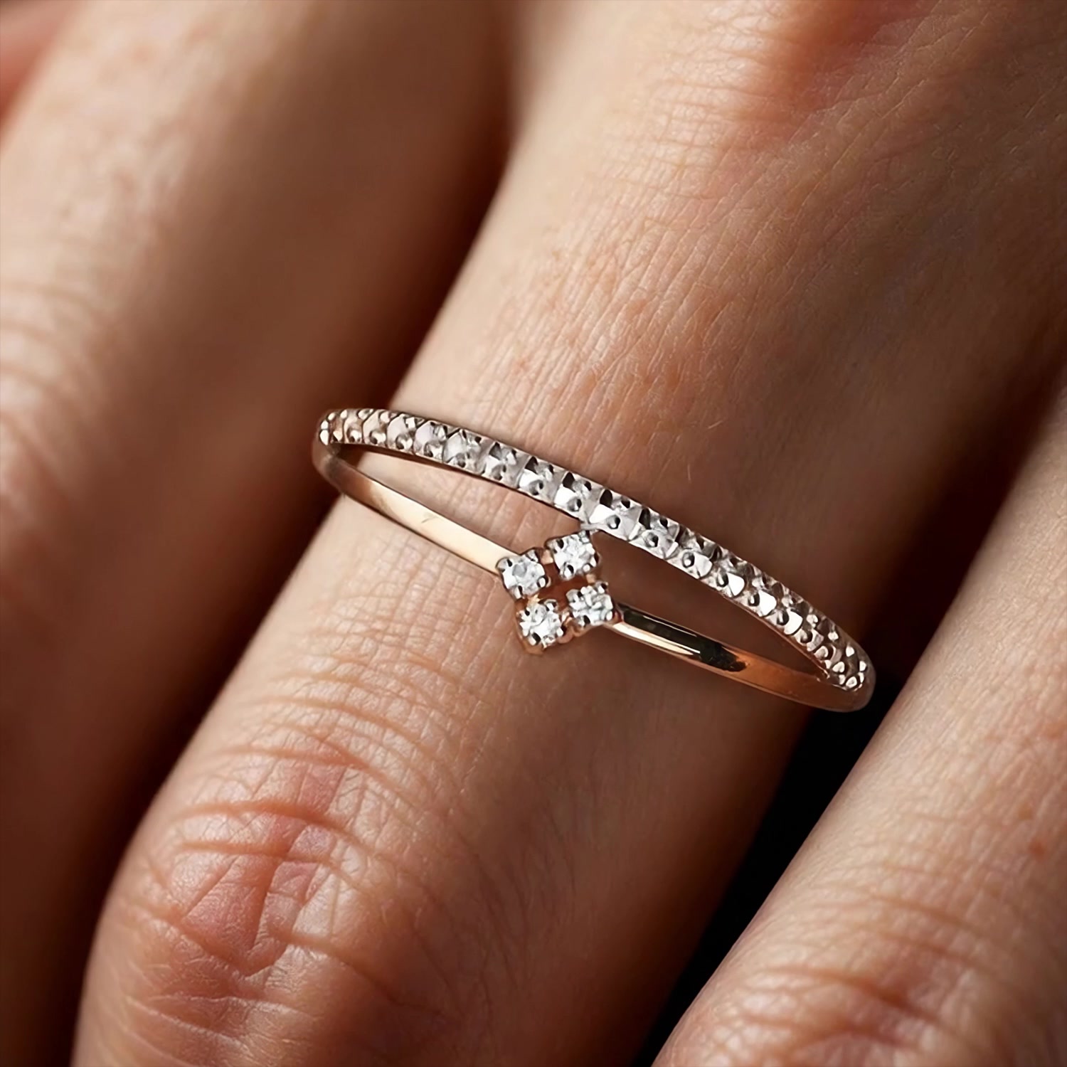 Золотое кольцо с фианитами