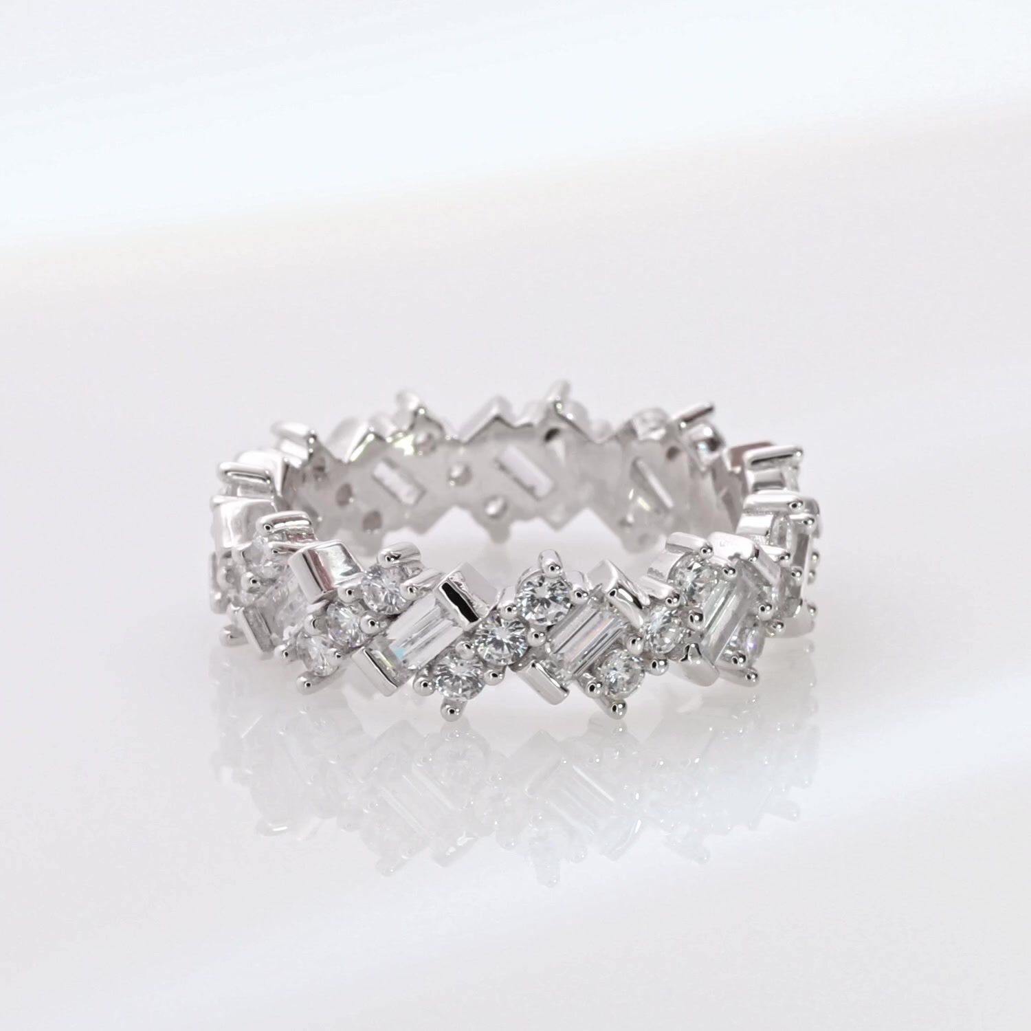 Серебряное кольцо с фианитами