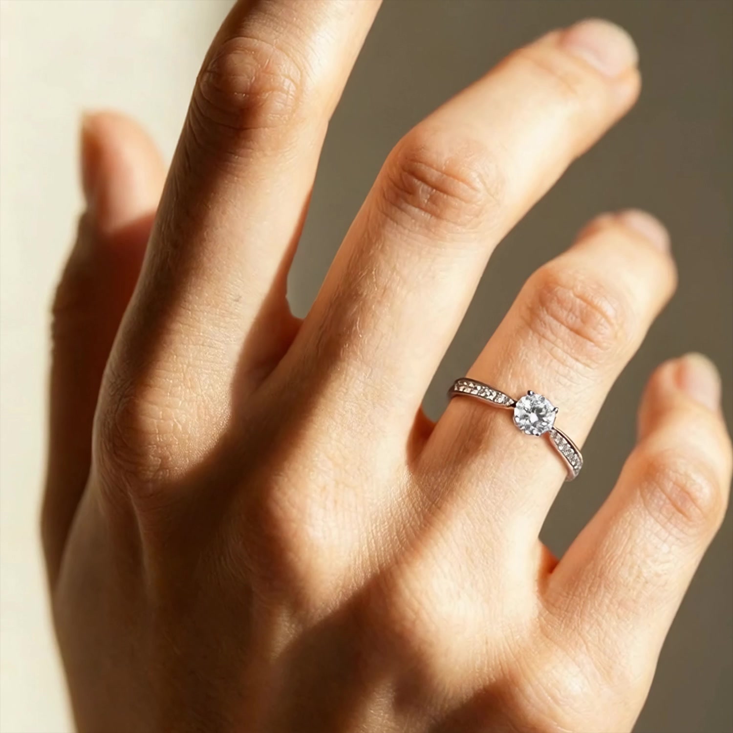 Золотое кольцо с фианитами