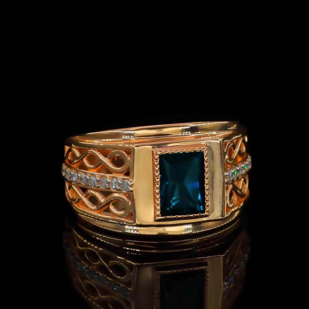 Золотая печатка с топазом London и бриллиантами