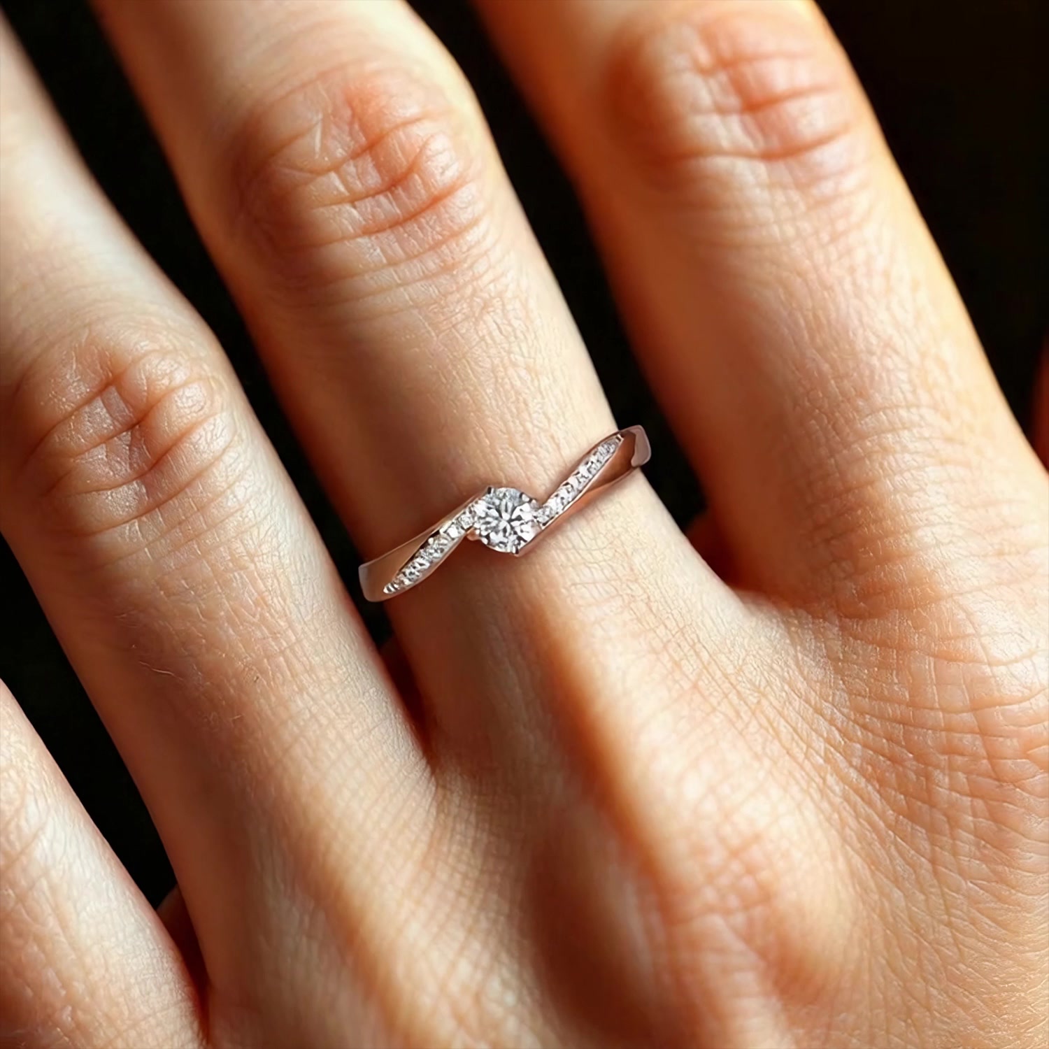 Золотое кольцо с фианитами