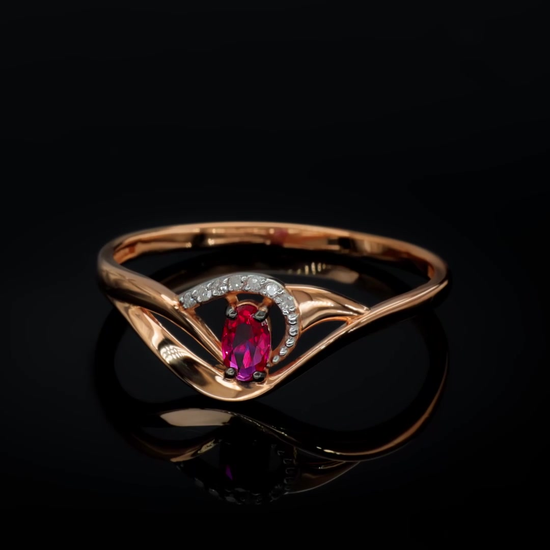 Золотое кольцо с рубином выращенным и бриллиантами