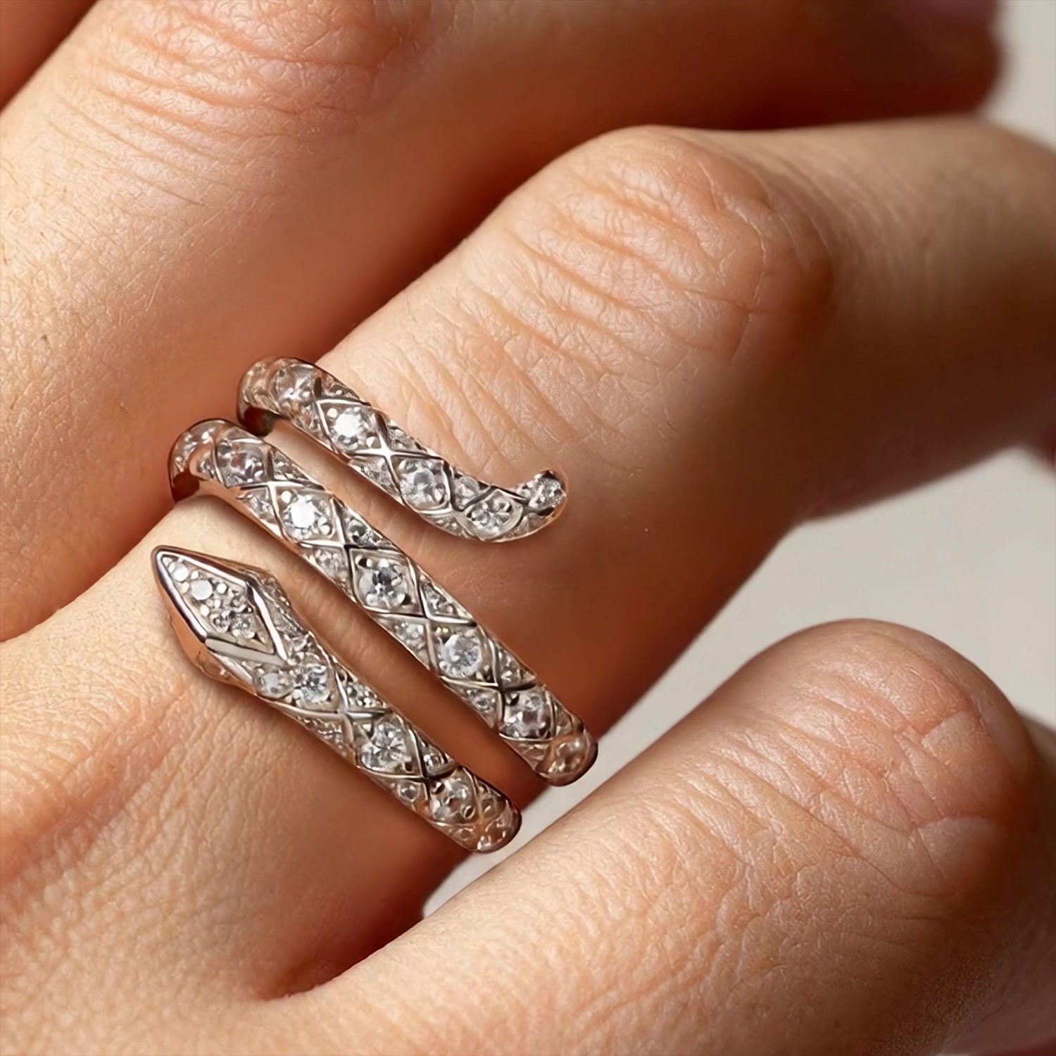 Серебряное кольцо с фианитами