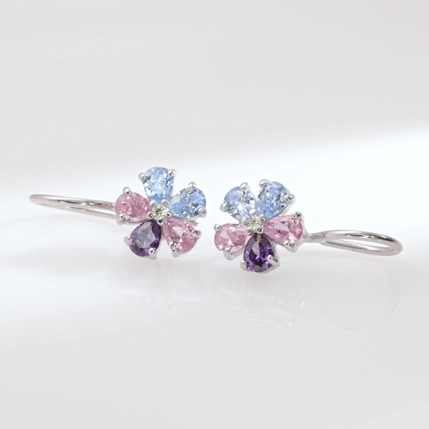 Серебряные серьги с фианитами