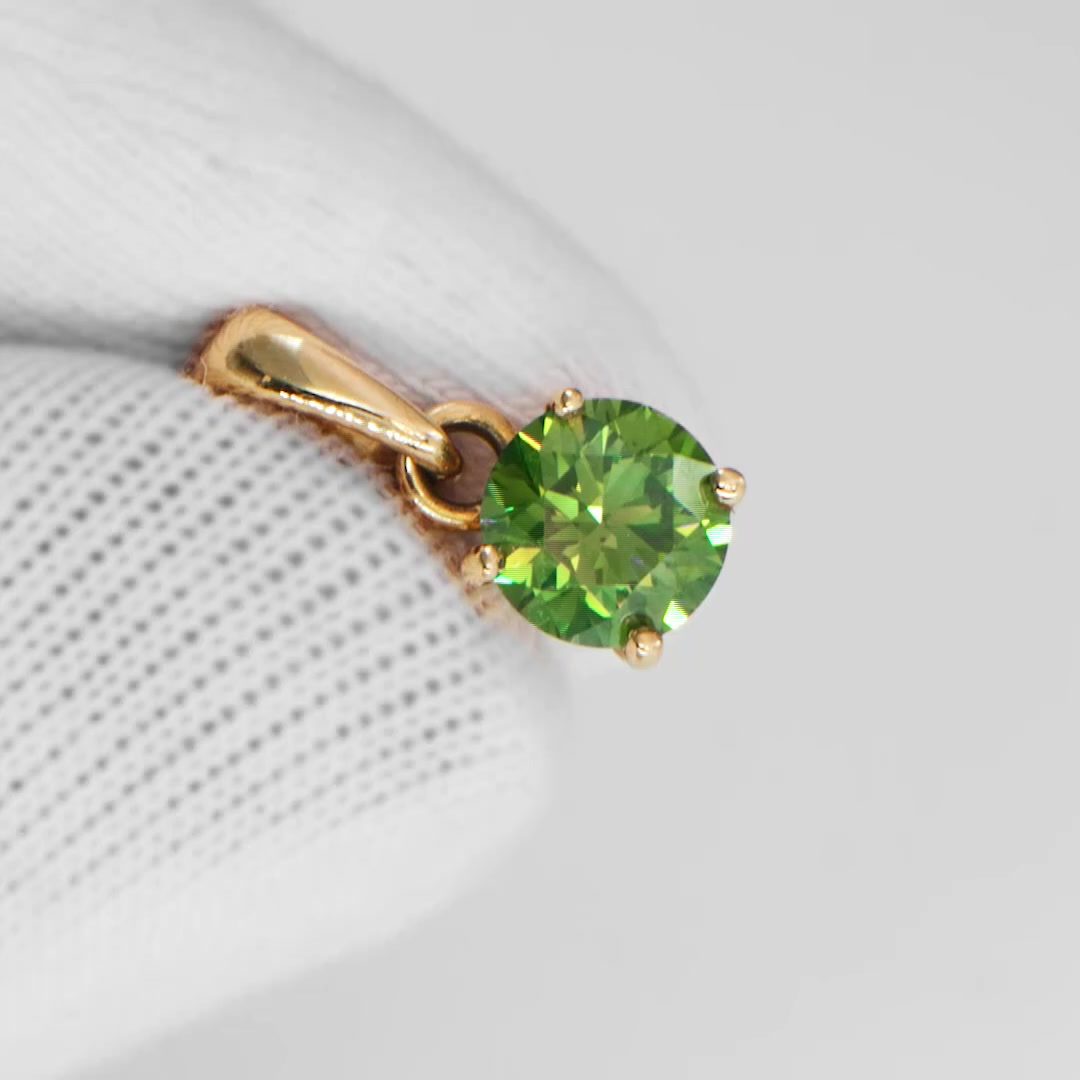 Золотая подвеска с бриллиантом