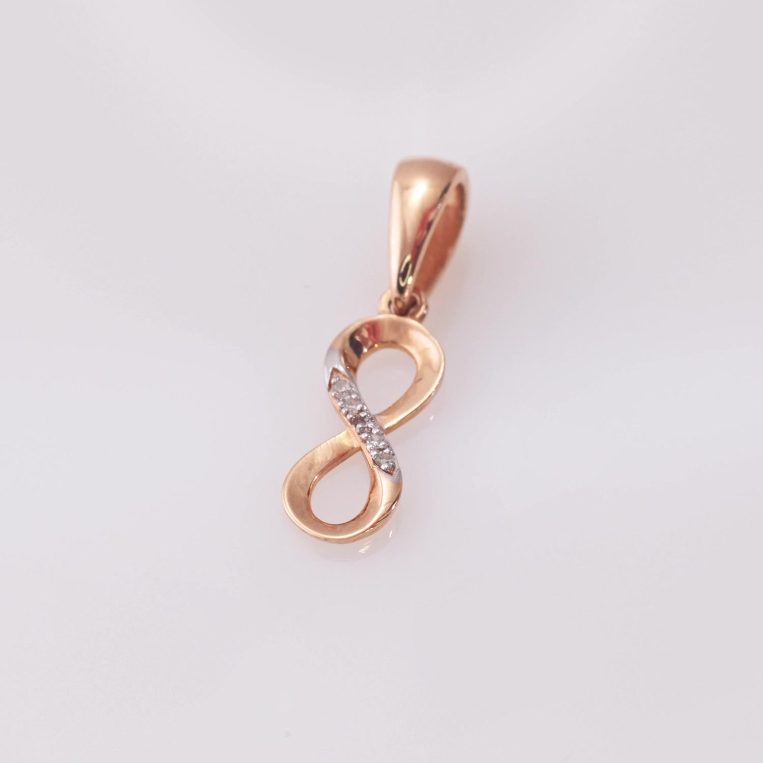 Золотая подвеска с бриллиантами