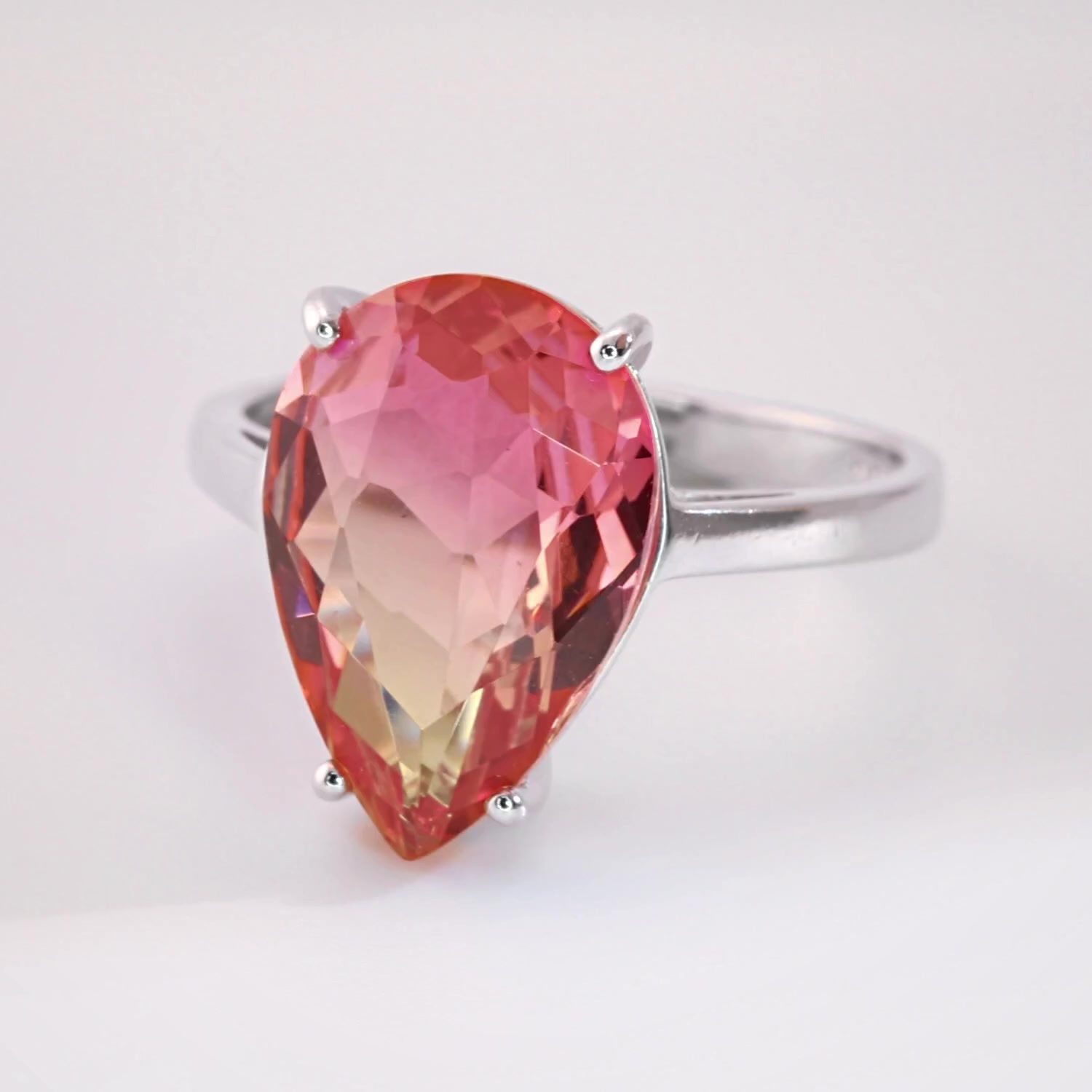 Серебряное кольцо с фианитом