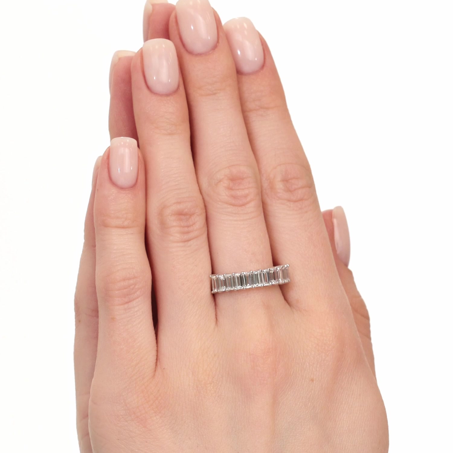 Золотое кольцо с бриллиантами выращенными