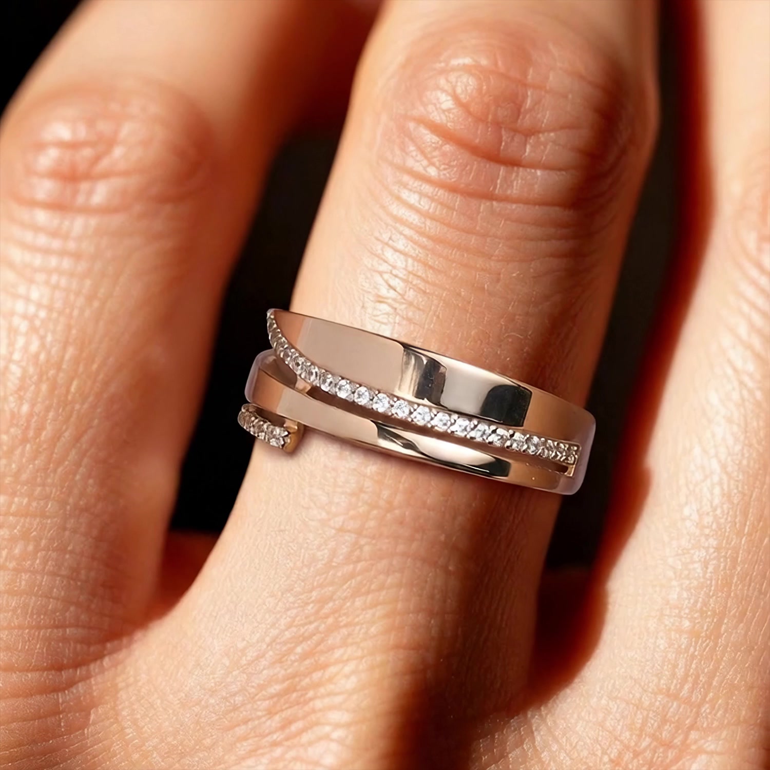 Золотое кольцо с фианитами