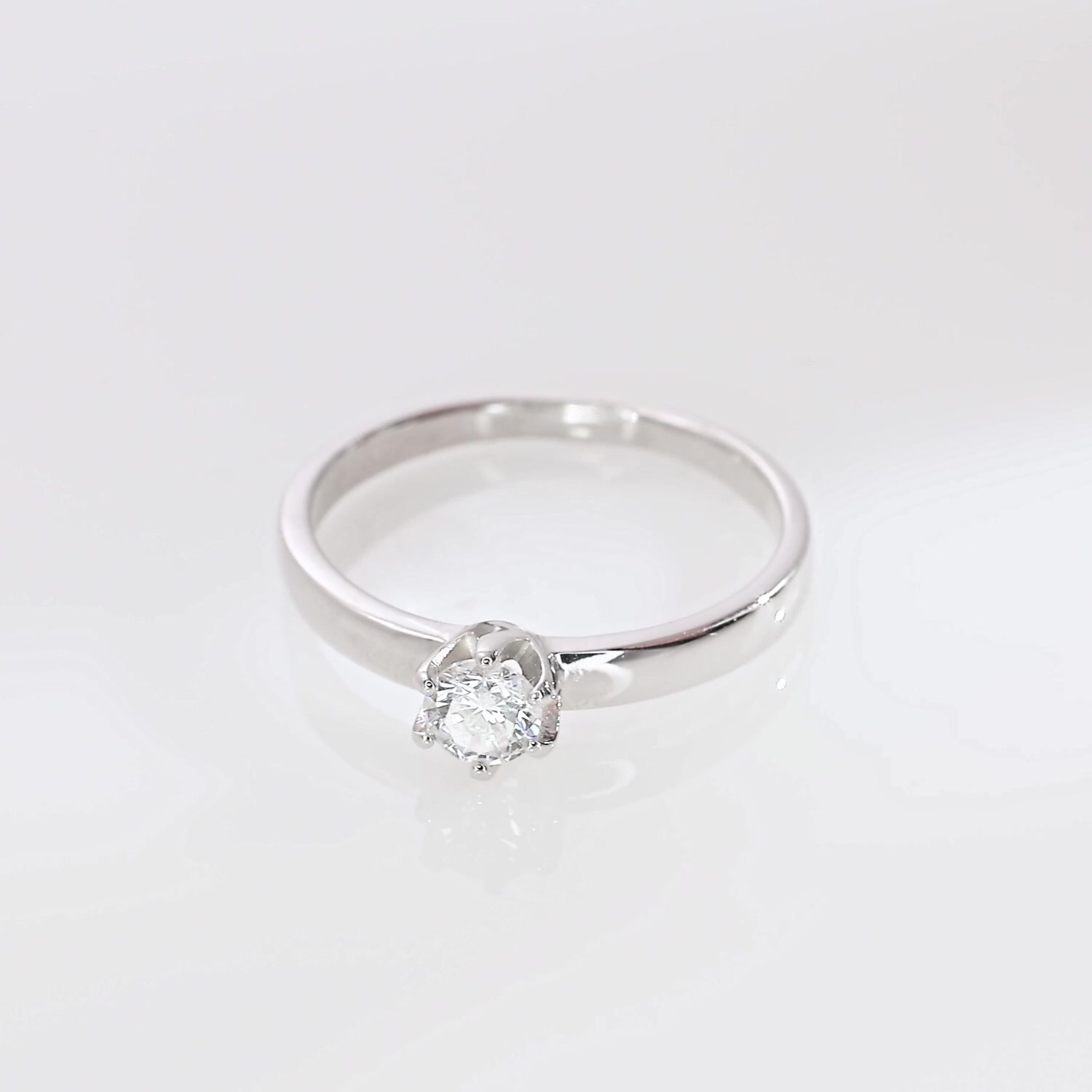 Серебряное кольцо с фианитом