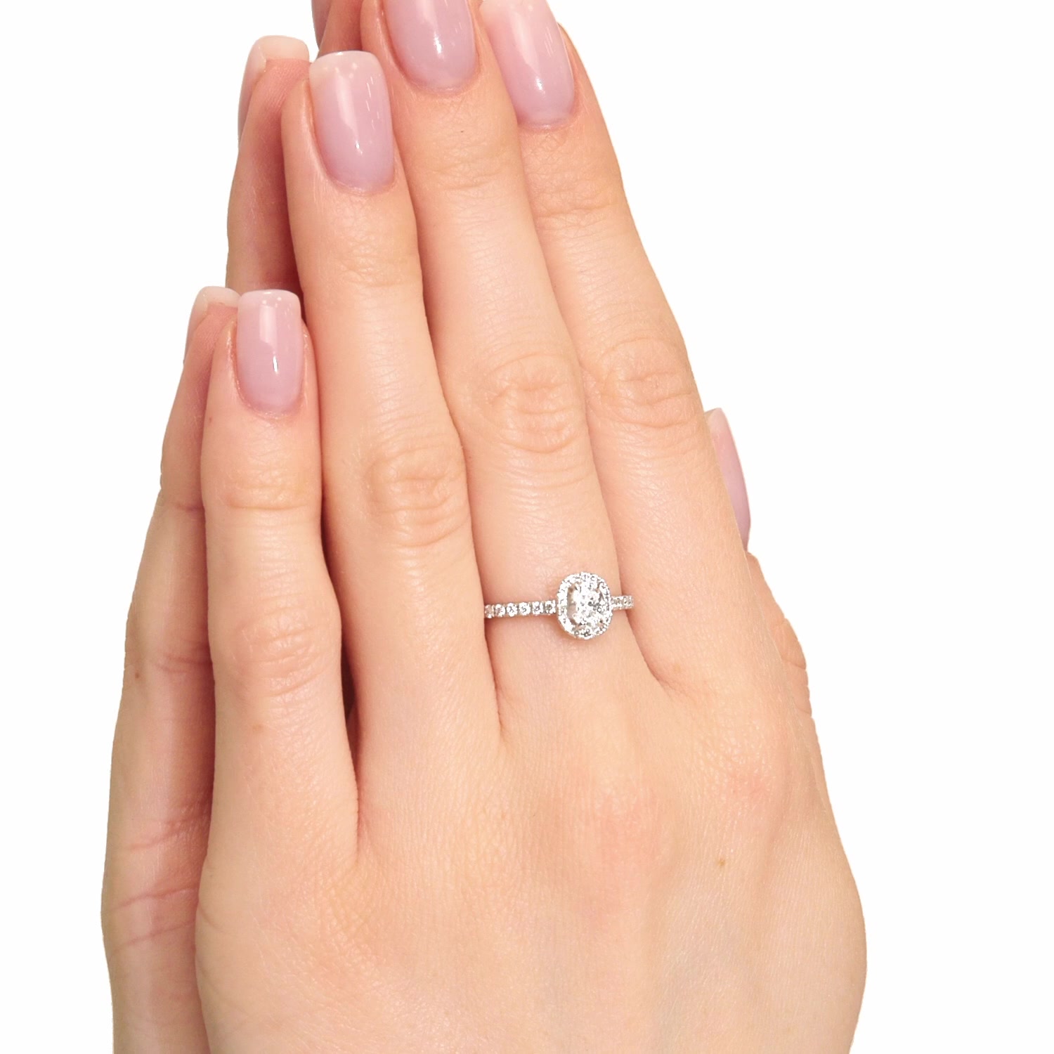 Золотое кольцо с бриллиантами выращенными