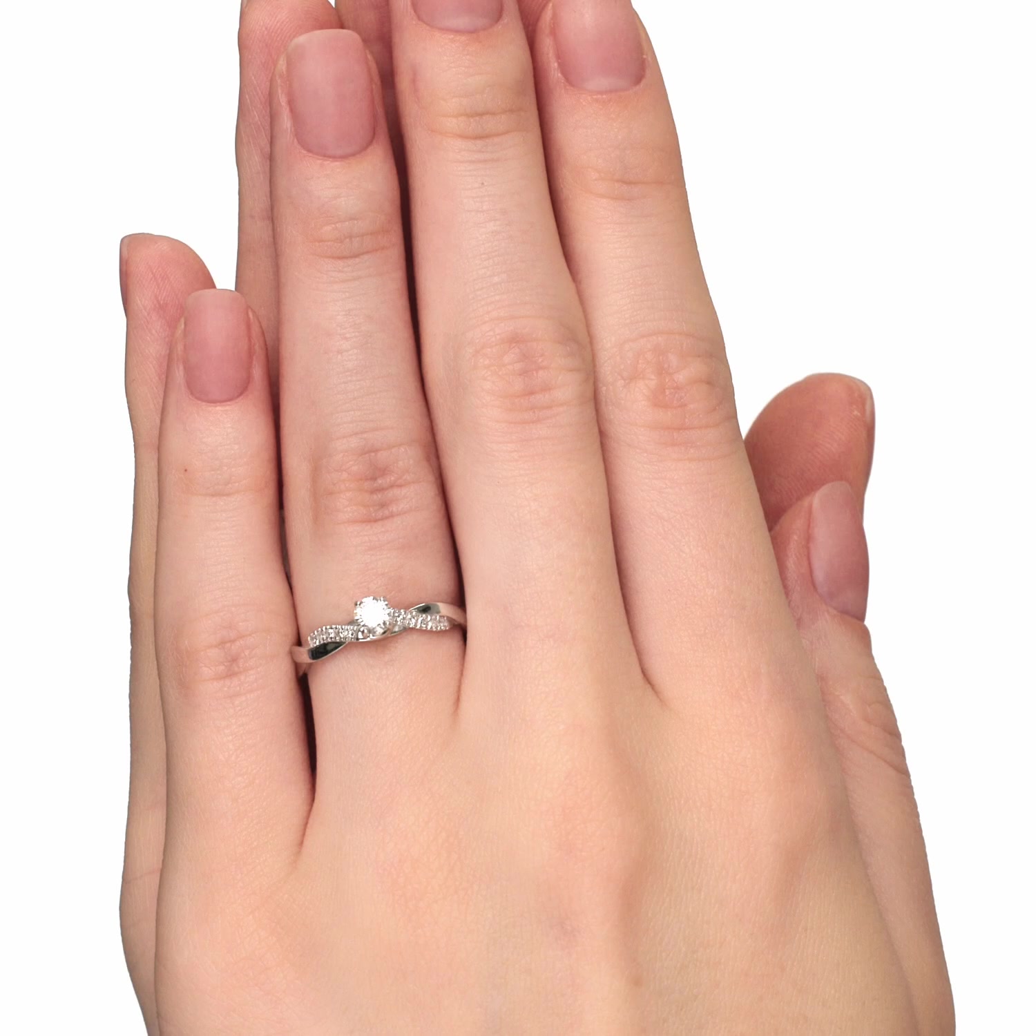 Серебряное кольцо с бриллиантами выращенными