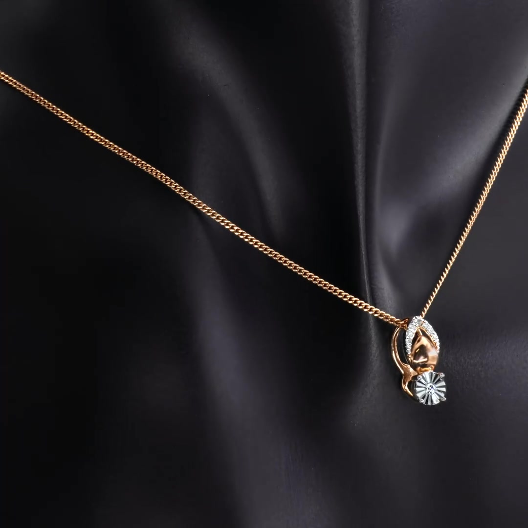 Золотая подвеска с бриллиантами