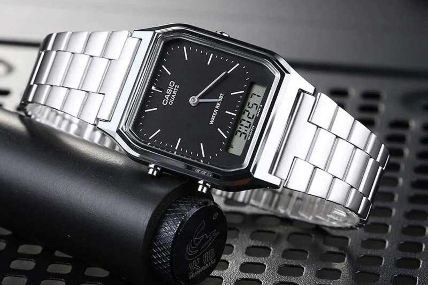 Наручные часы Casio с аналоговым и цифровым табло