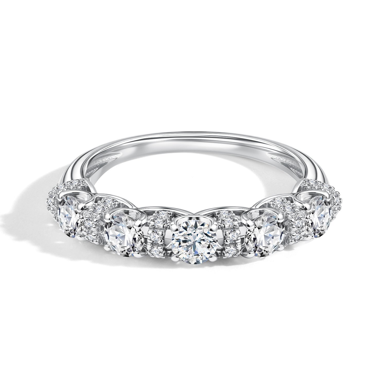 Золотое кольцо с бриллиантами выращенными