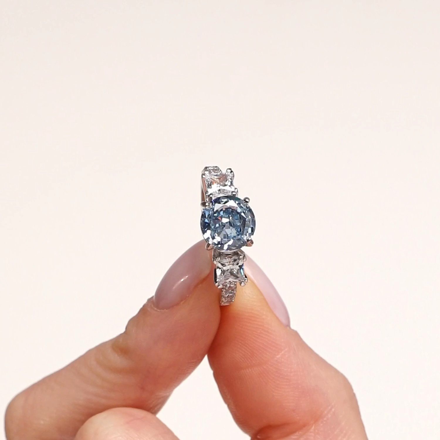 Серебряное кольцо с фианитами