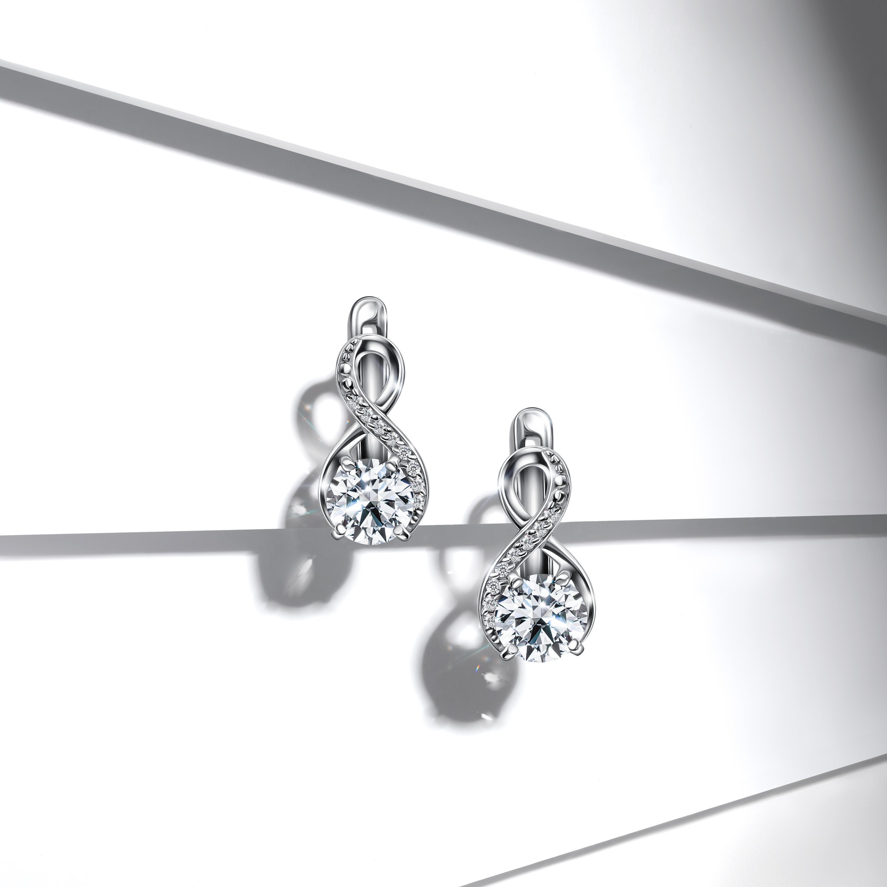 Серебряные серьги с фианитами