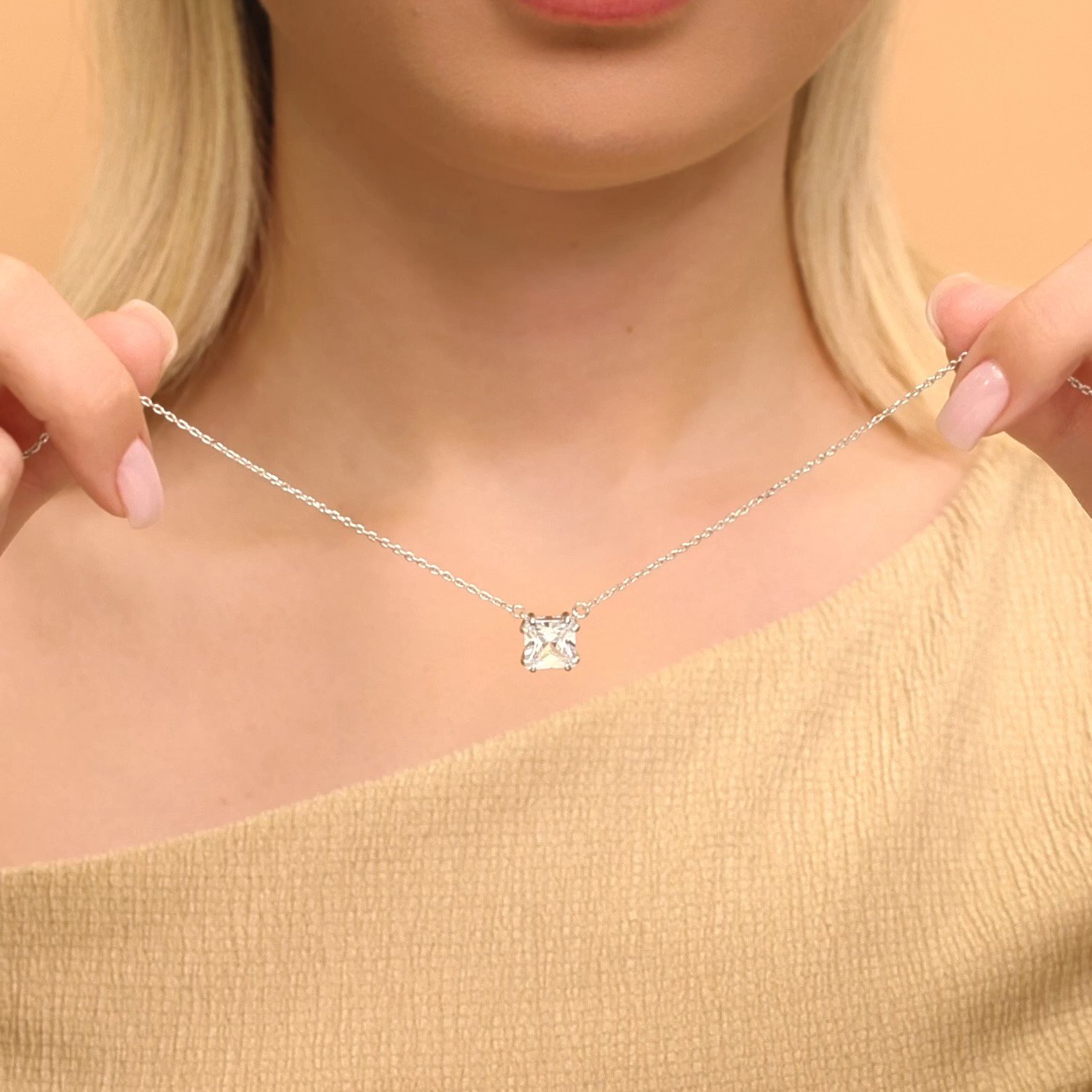 Фото «Серебряное колье с фианитом»