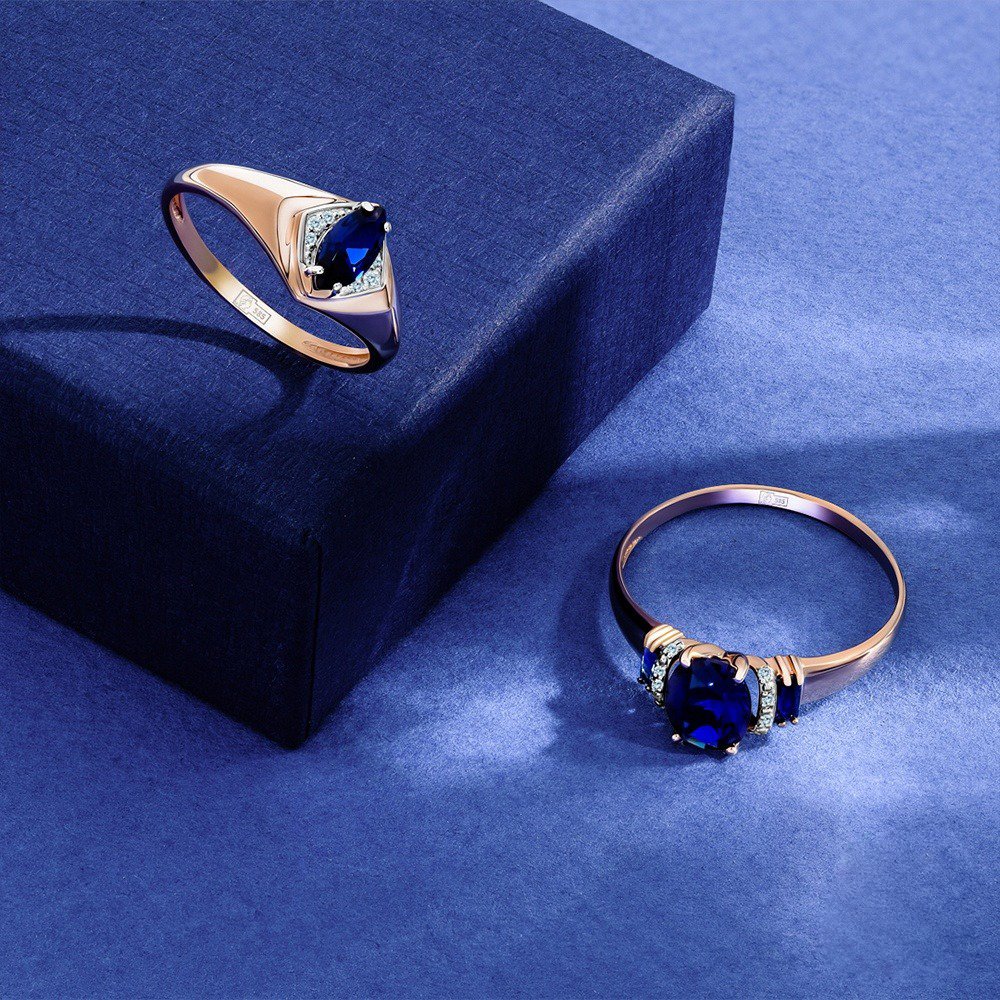 Золотое кольцо с сапфиром и бриллиантами