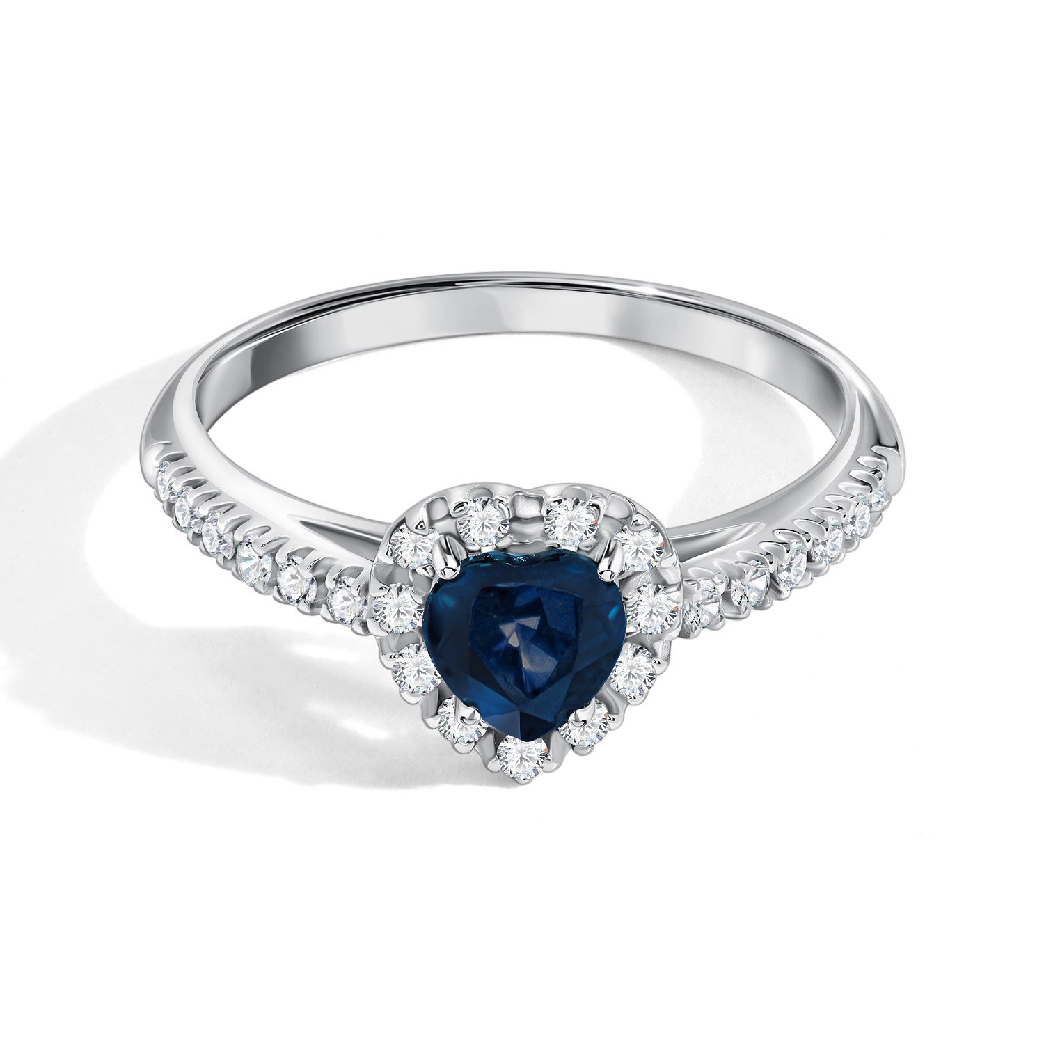 Золотое кольцо с сапфиром и бриллиантами