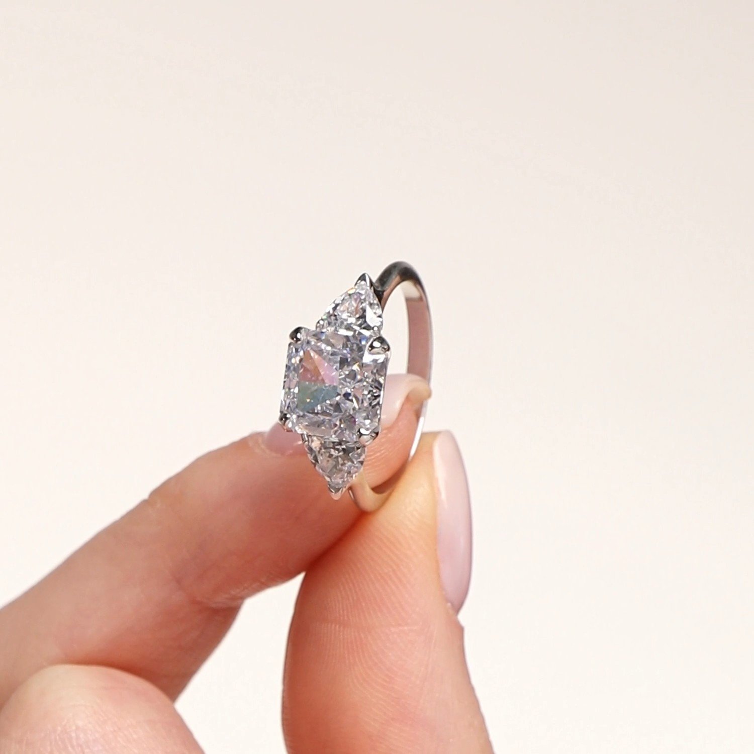 Серебряное кольцо с фианитами