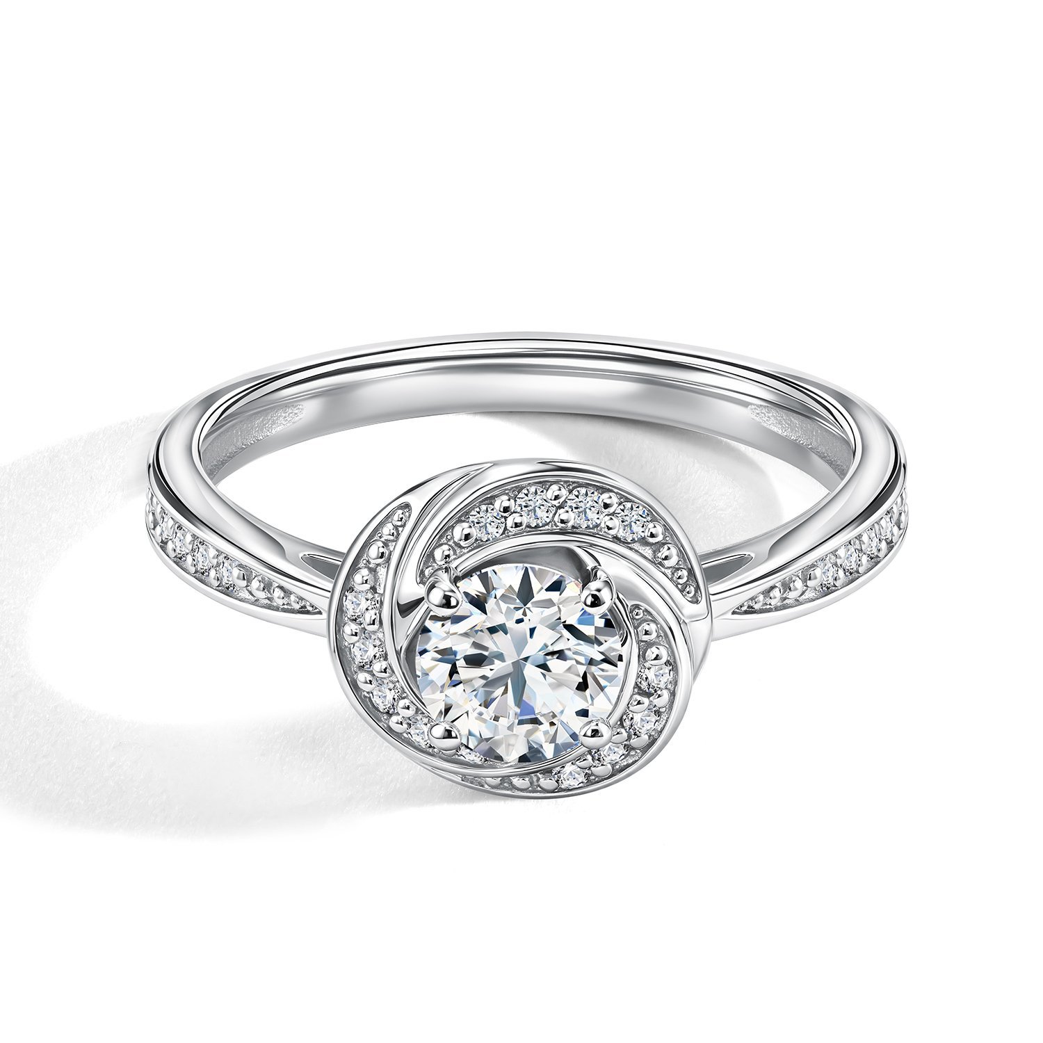 Золотое кольцо с бриллиантами выращенными