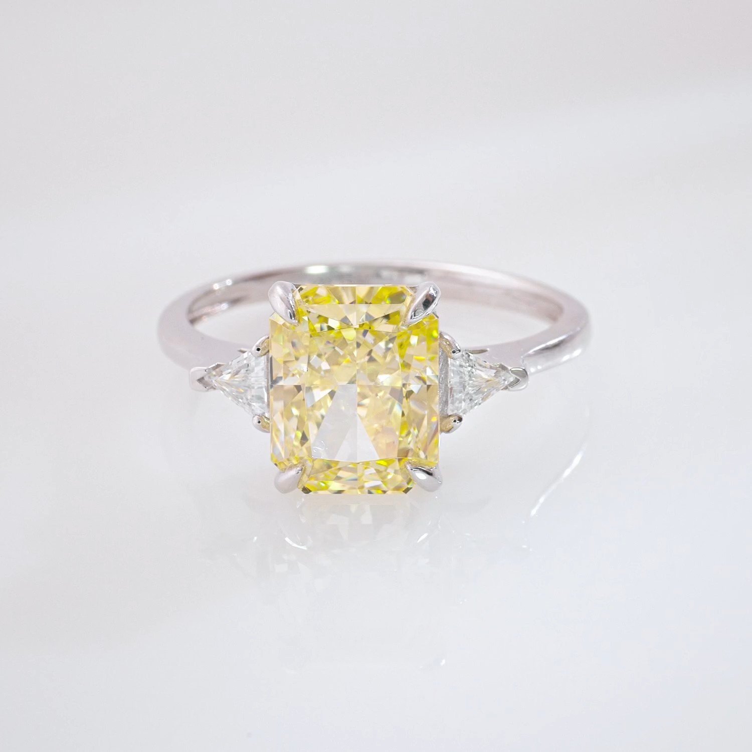 Серебряное кольцо с фианитами