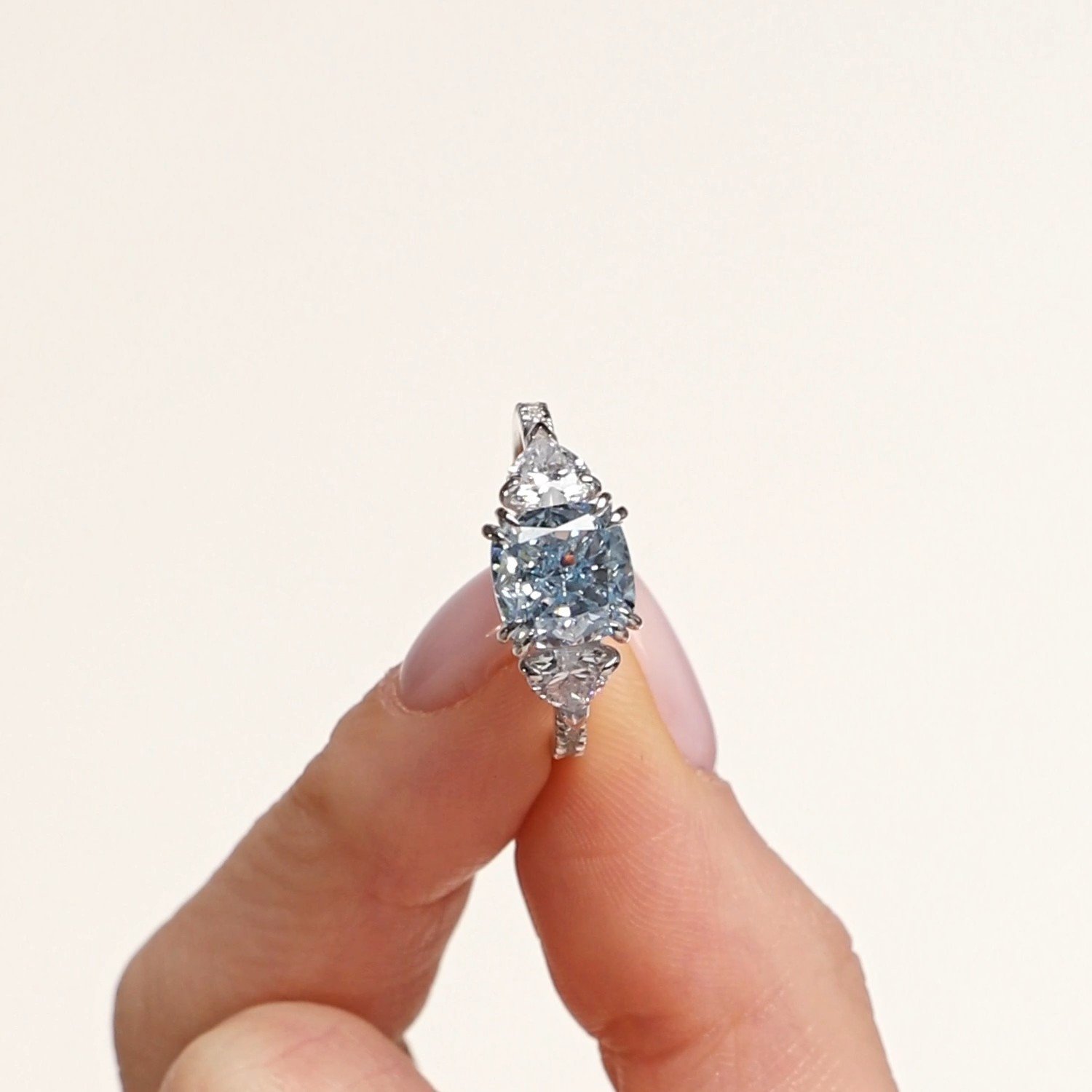 Серебряное кольцо с фианитами