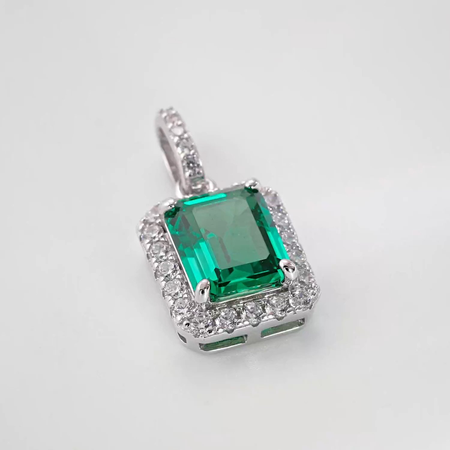 Серебряная подвеска с фианитами