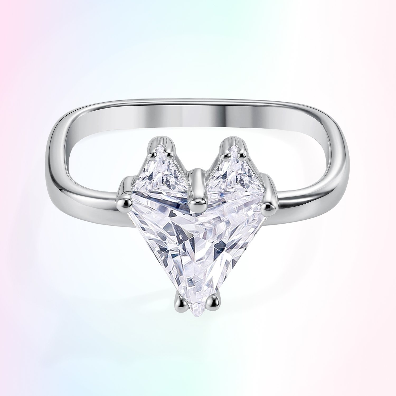 Серебряное кольцо с фианитами