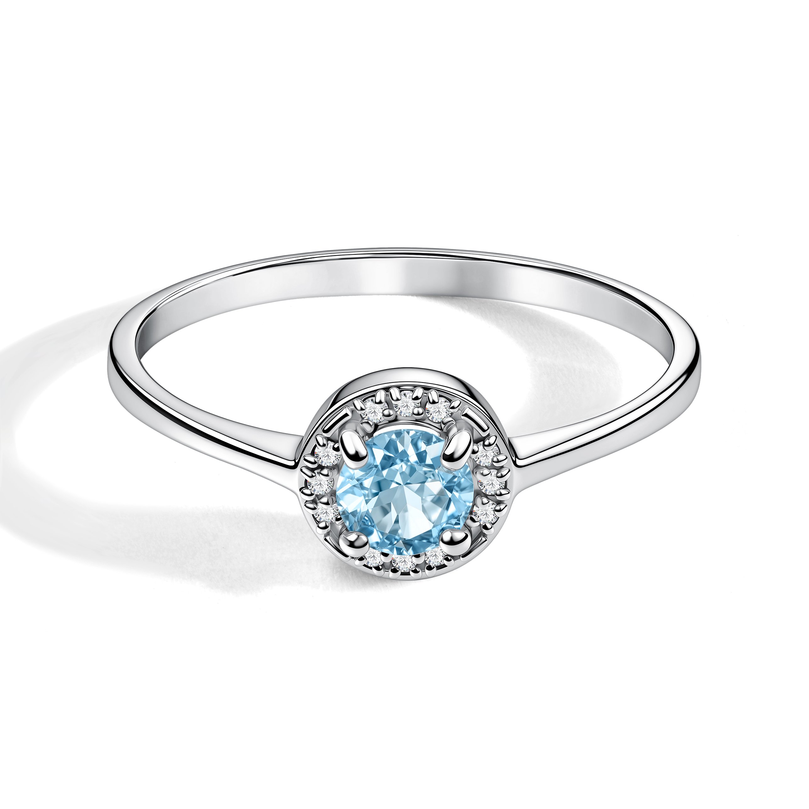 Золотое кольцо с топазом Swiss и бриллиантами