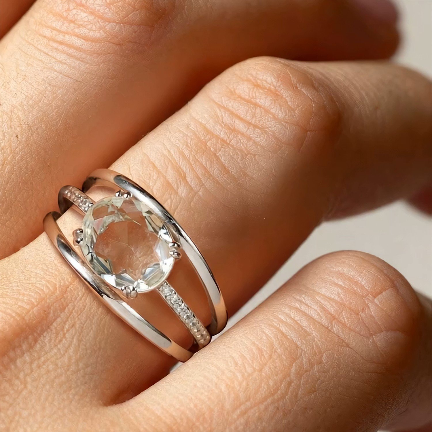 Серебряное кольцо с фианитами
