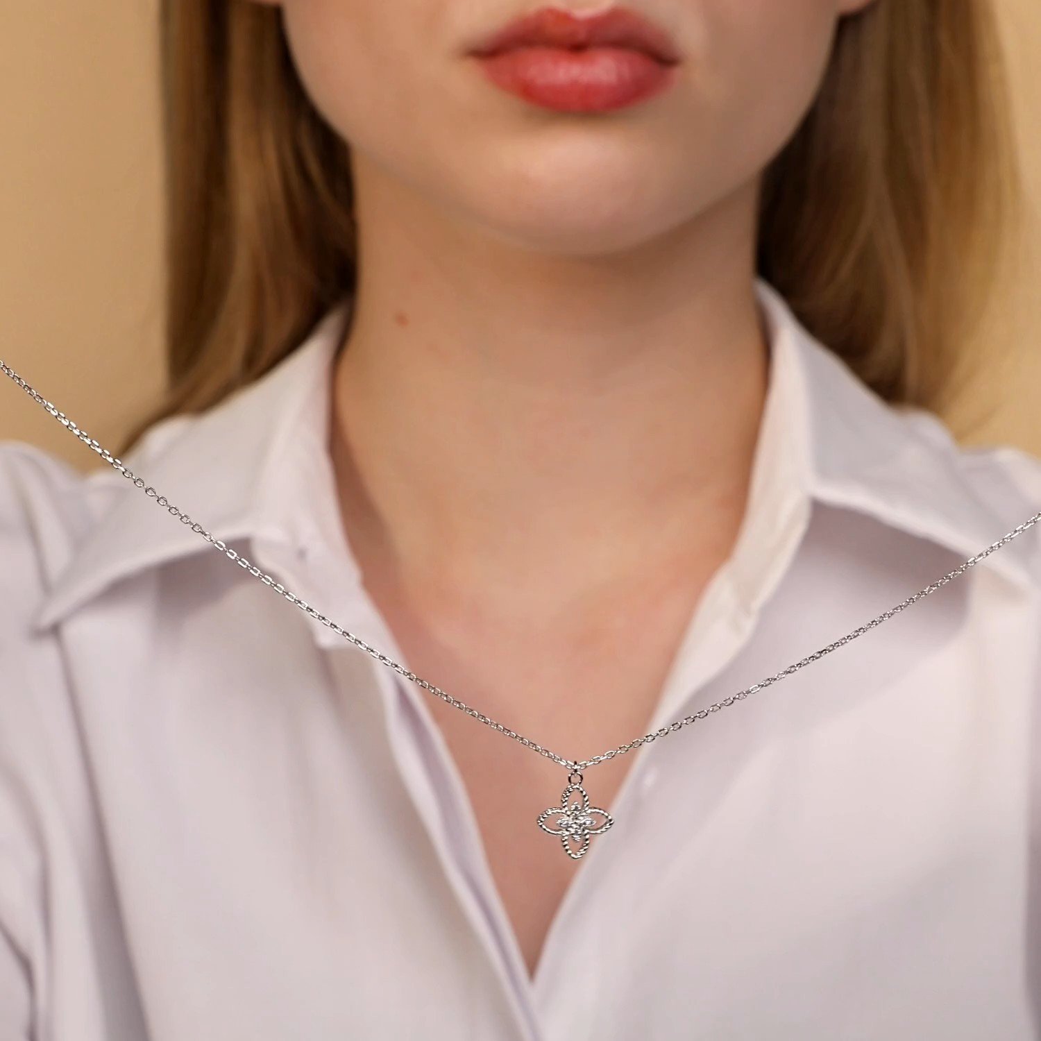 Фото «Серебряное колье с фианитами»