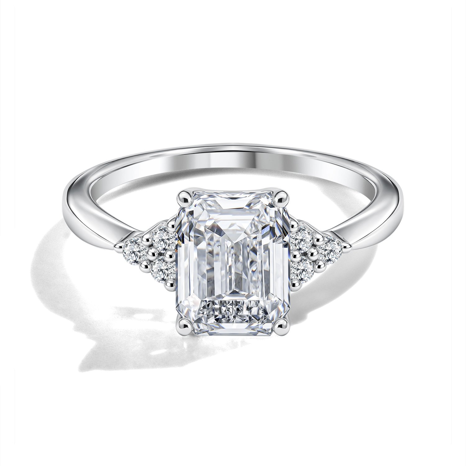 Золотое кольцо с бриллиантами выращенными