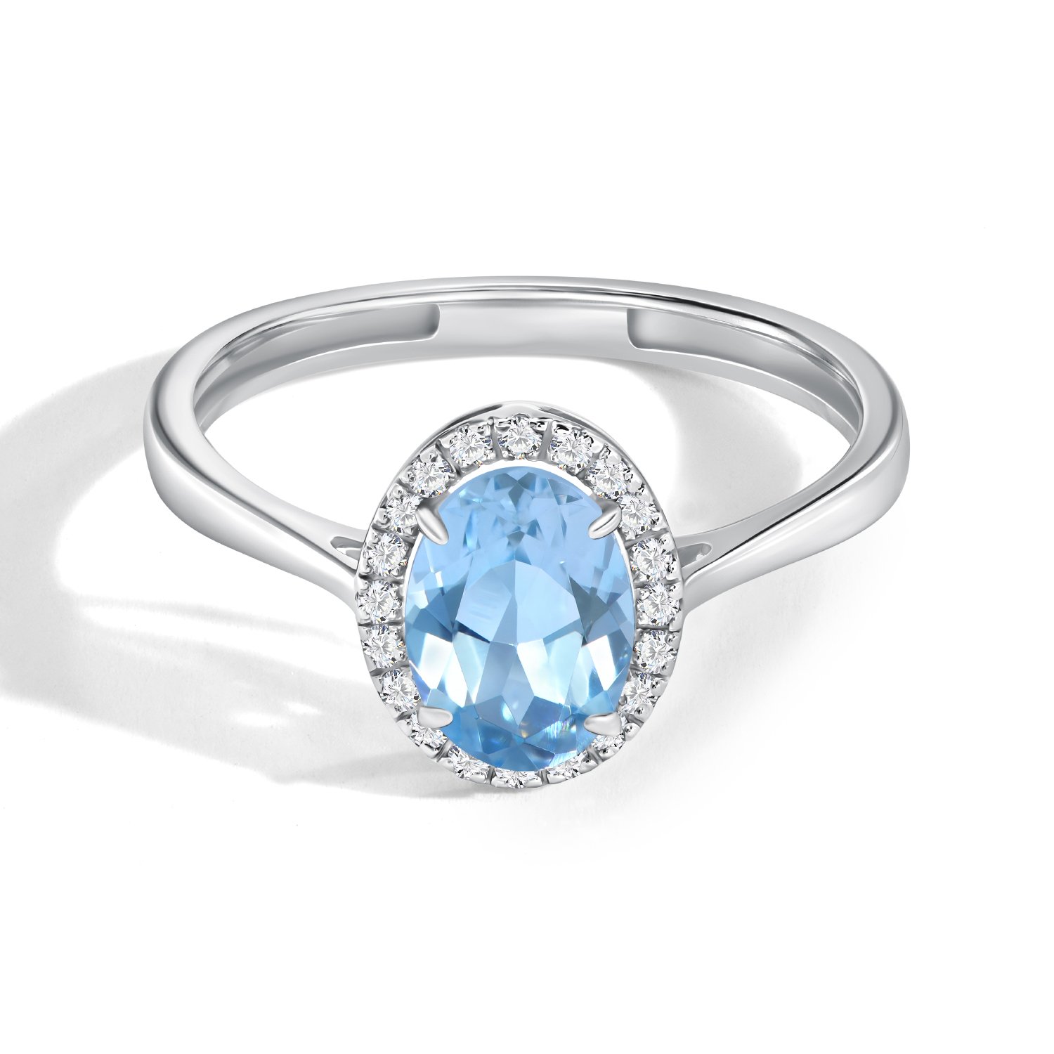 Золотое кольцо с топазом Sky и бриллиантами