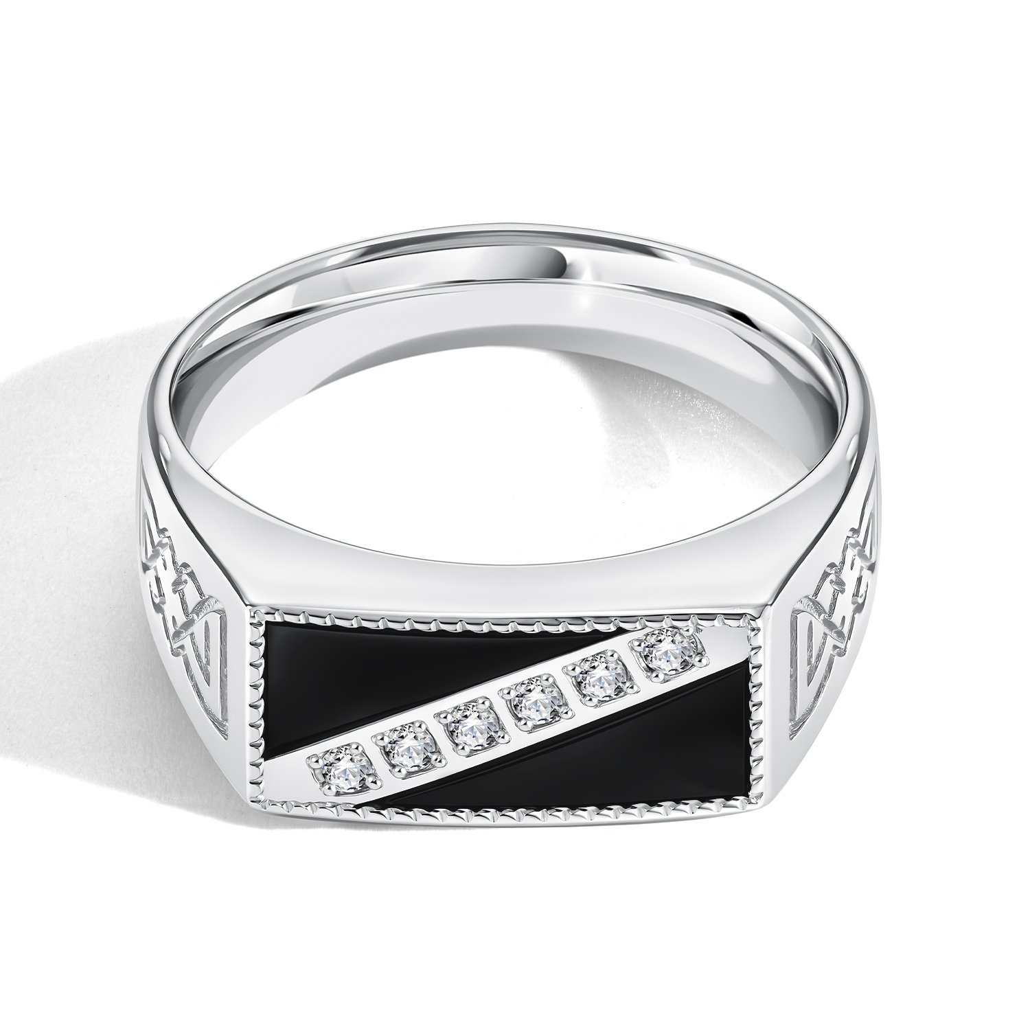 Серебряная печатка с фианитами