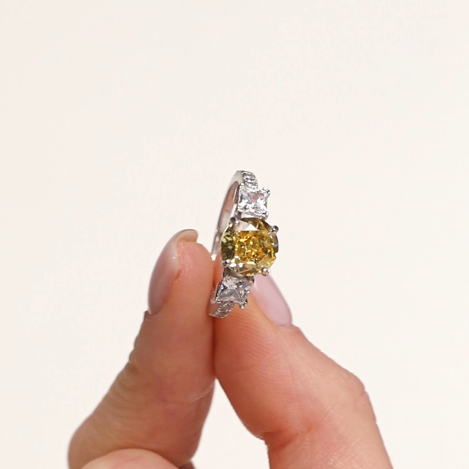Фото «Серебряное кольцо с фианитами»